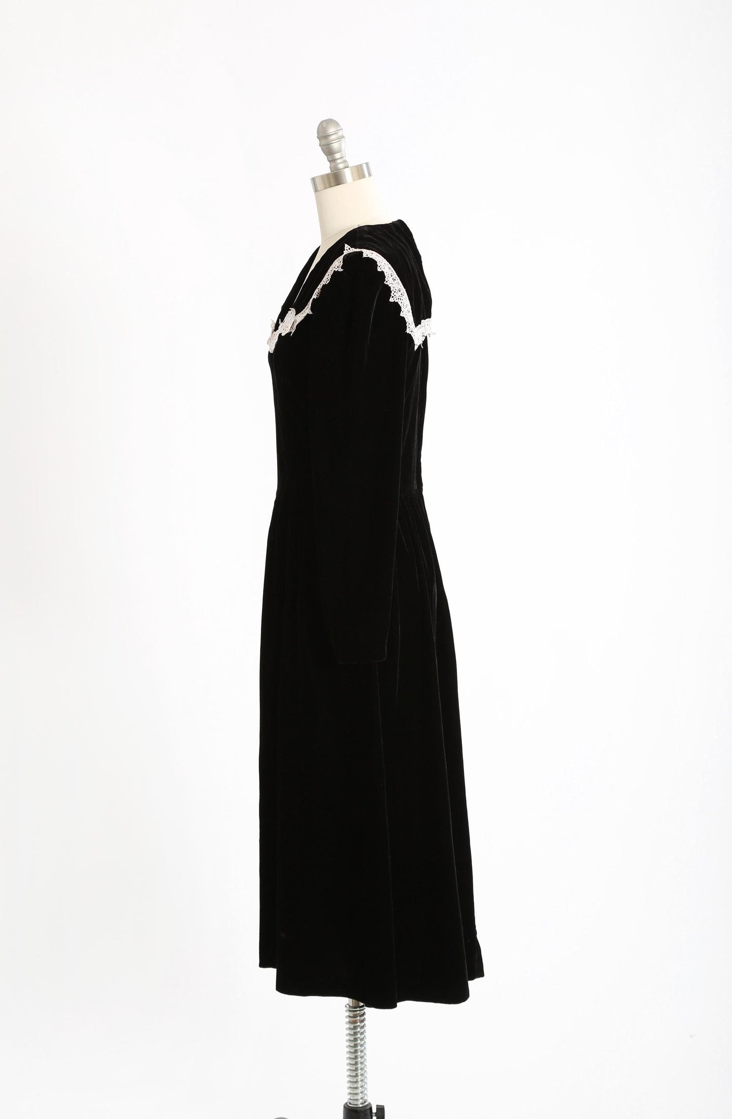 Vintage 90s black velvet long sleeve crochet dress