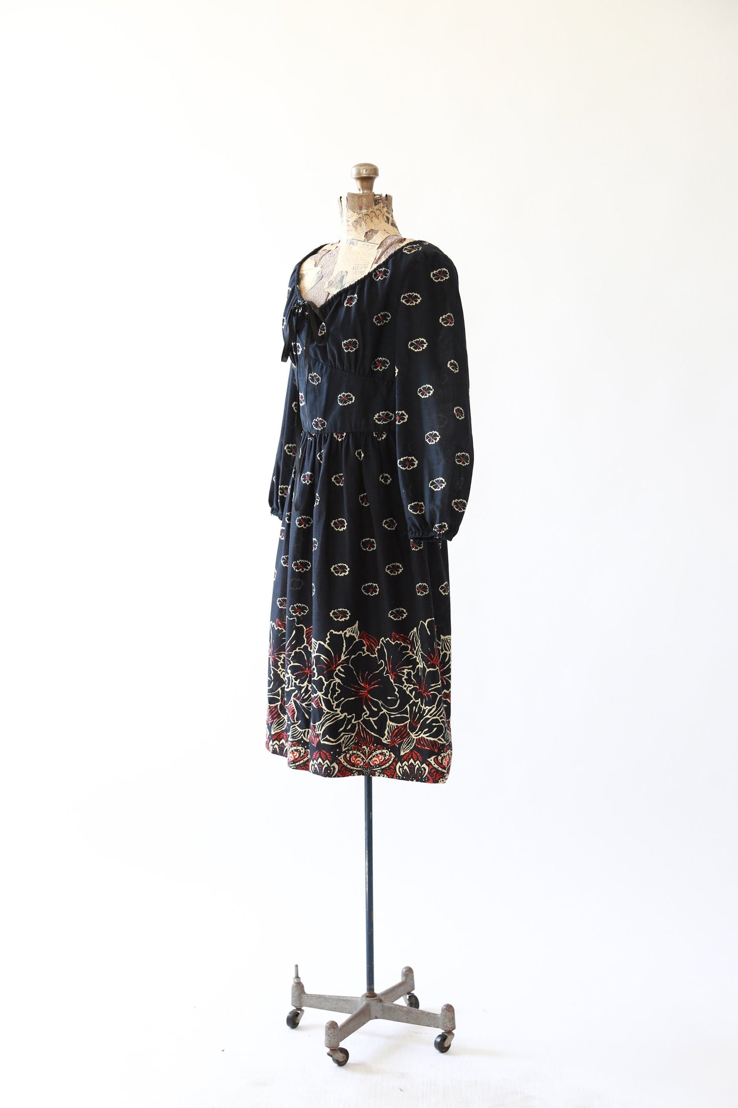 Abe Schrader dress | Vintage 70s Hibiscus floral midi dress