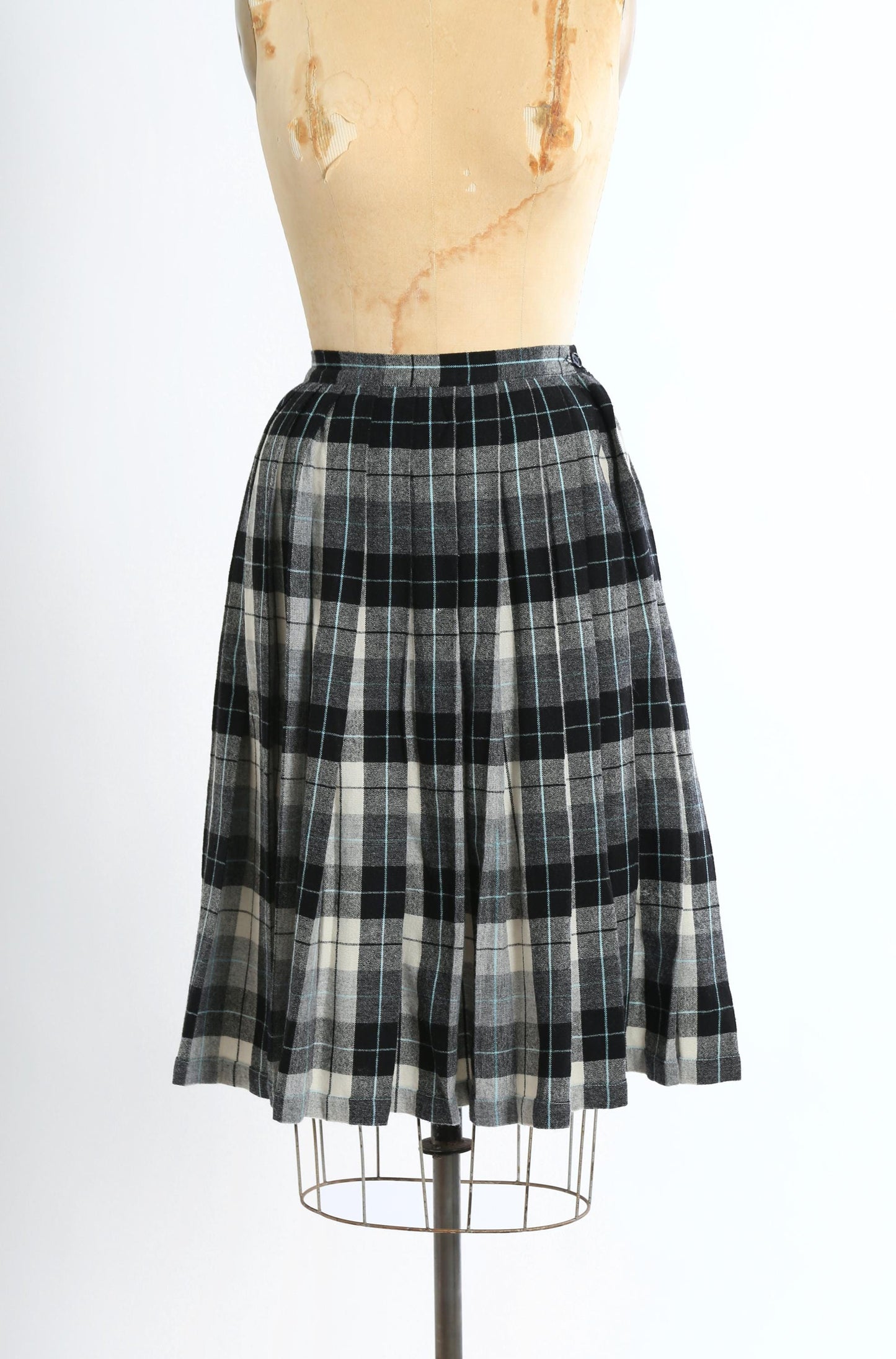 Vintage 1950s black pleated plaid wool skirt