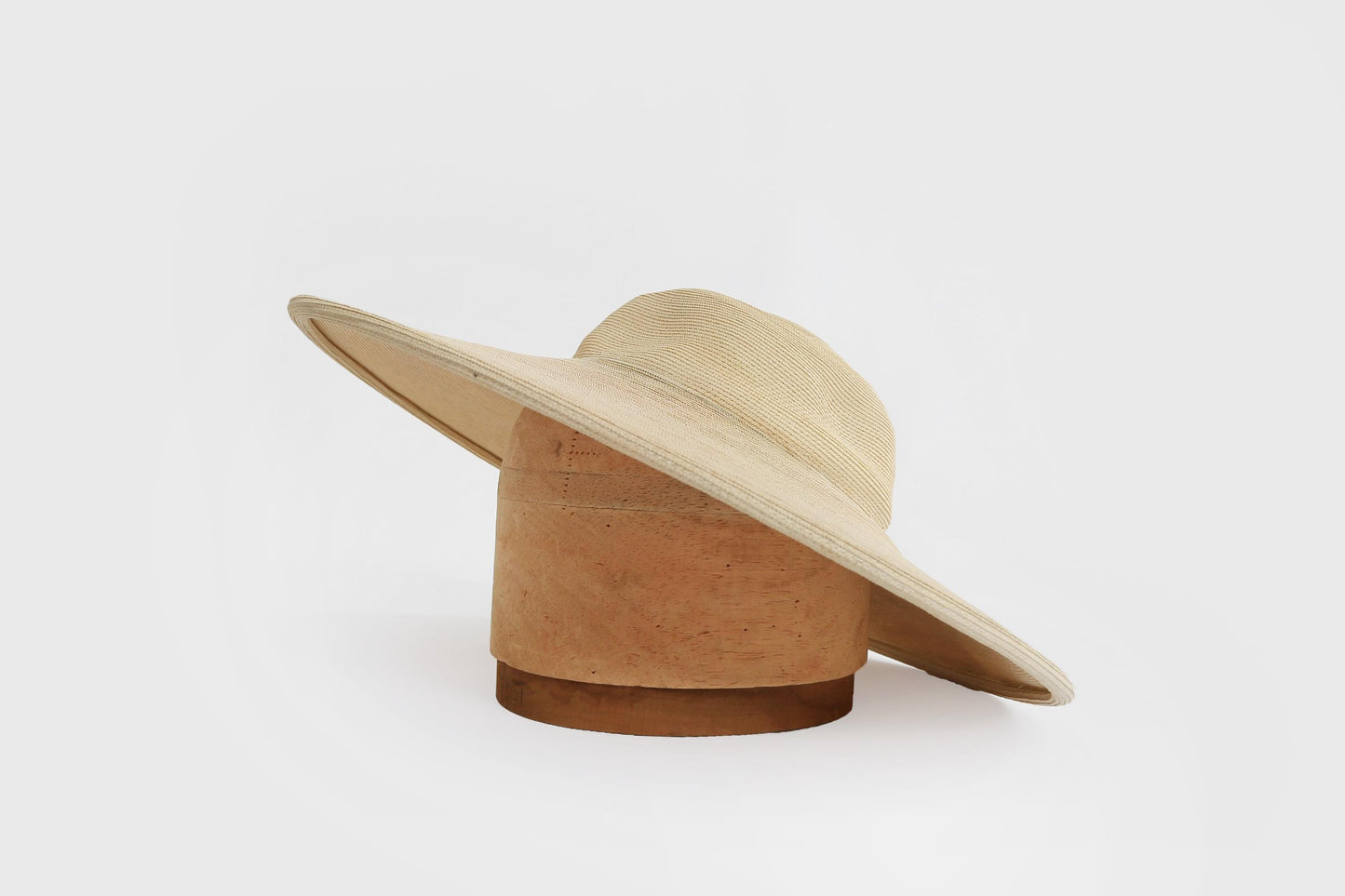 Vintage 1940s straw wide brim hat