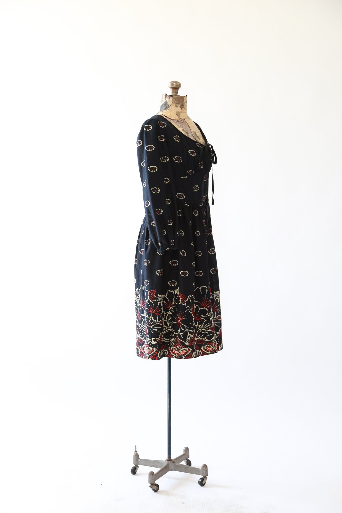 Abe Schrader dress | Vintage 70s Hibiscus floral midi dress