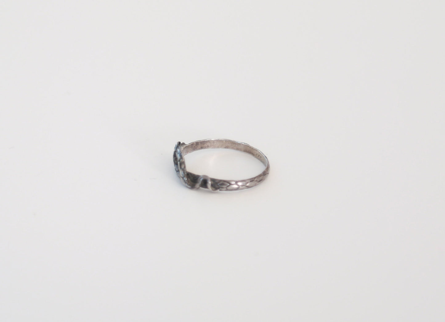 Vintage Sterling Silver sapphire snake ring sz. 7 1/2