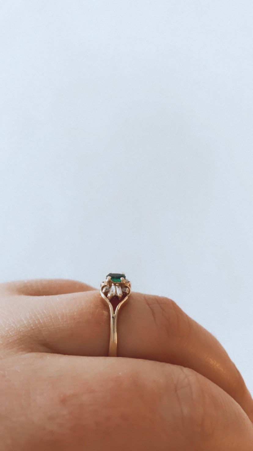 Vintage 14K Gold baguette diamond oval Emerald ring