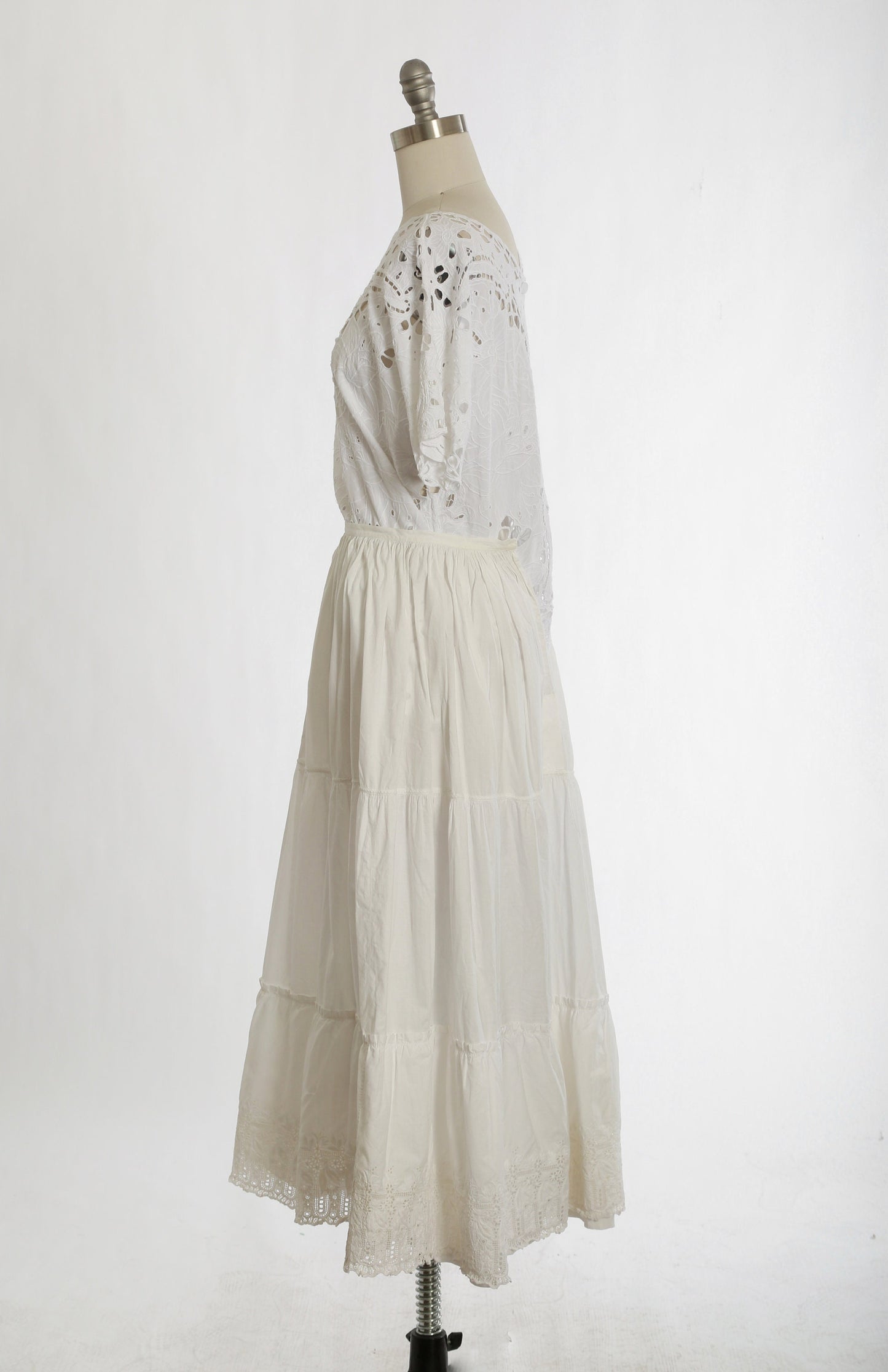 Antique vintage 1900s Edwardian white cotton embroidered crochet lace floral skirt