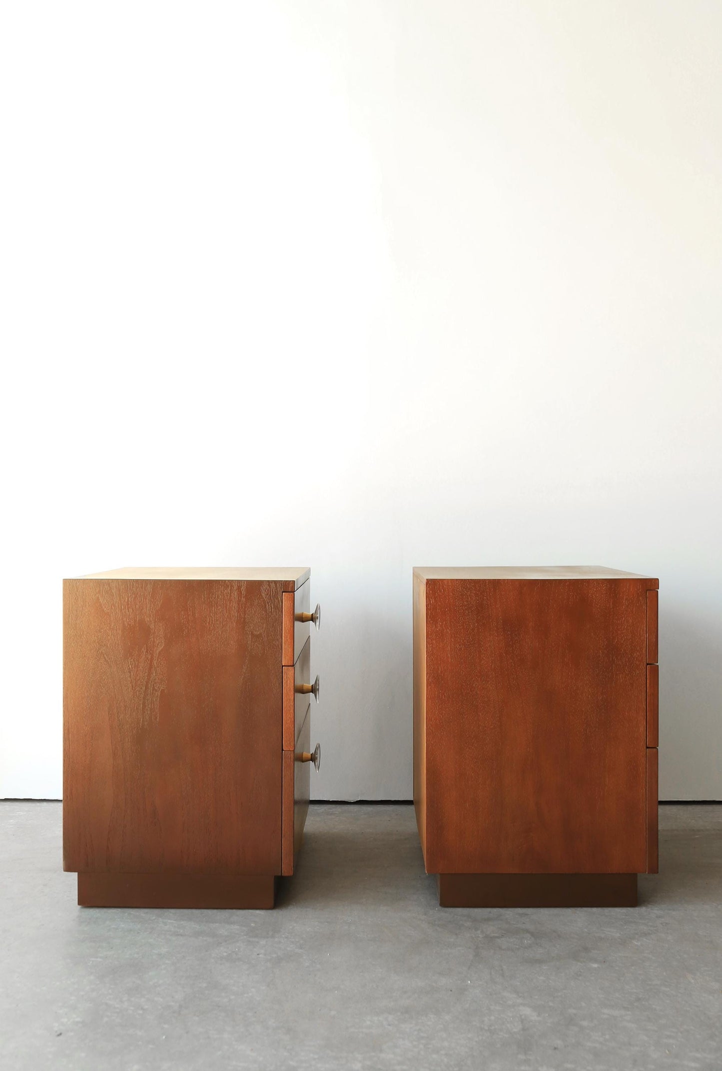 Rare 1940s (1942) Gilbert Rohde for Herman Miller #4246 Paldao wood nightstands pair