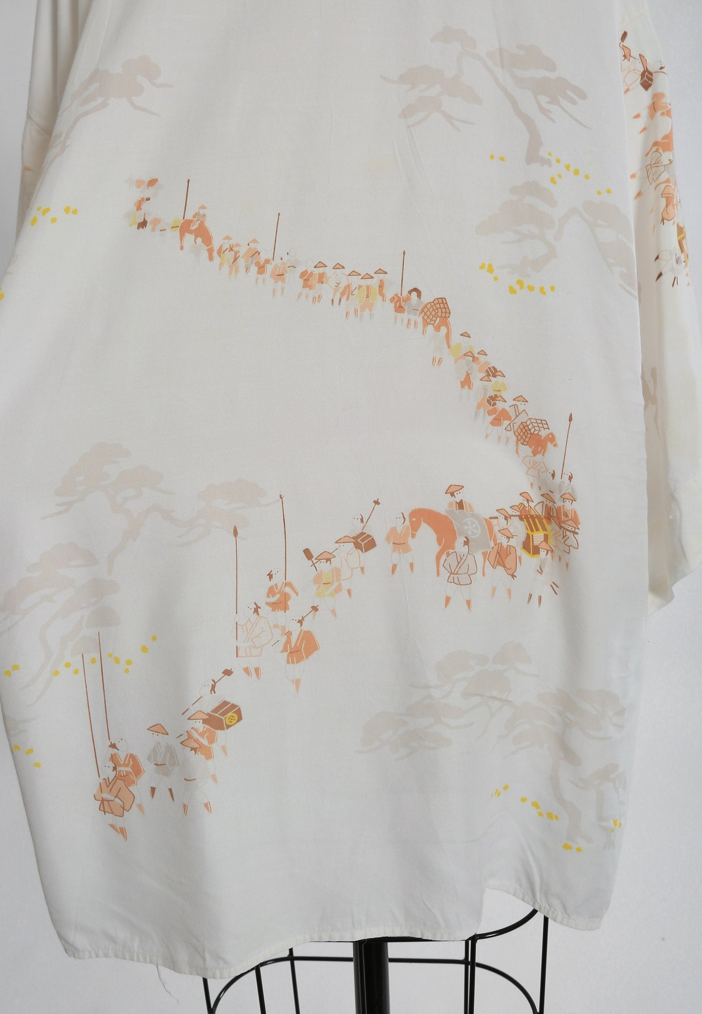 Vintage Chinese white Daimyo Ranks print rayon kimono robe