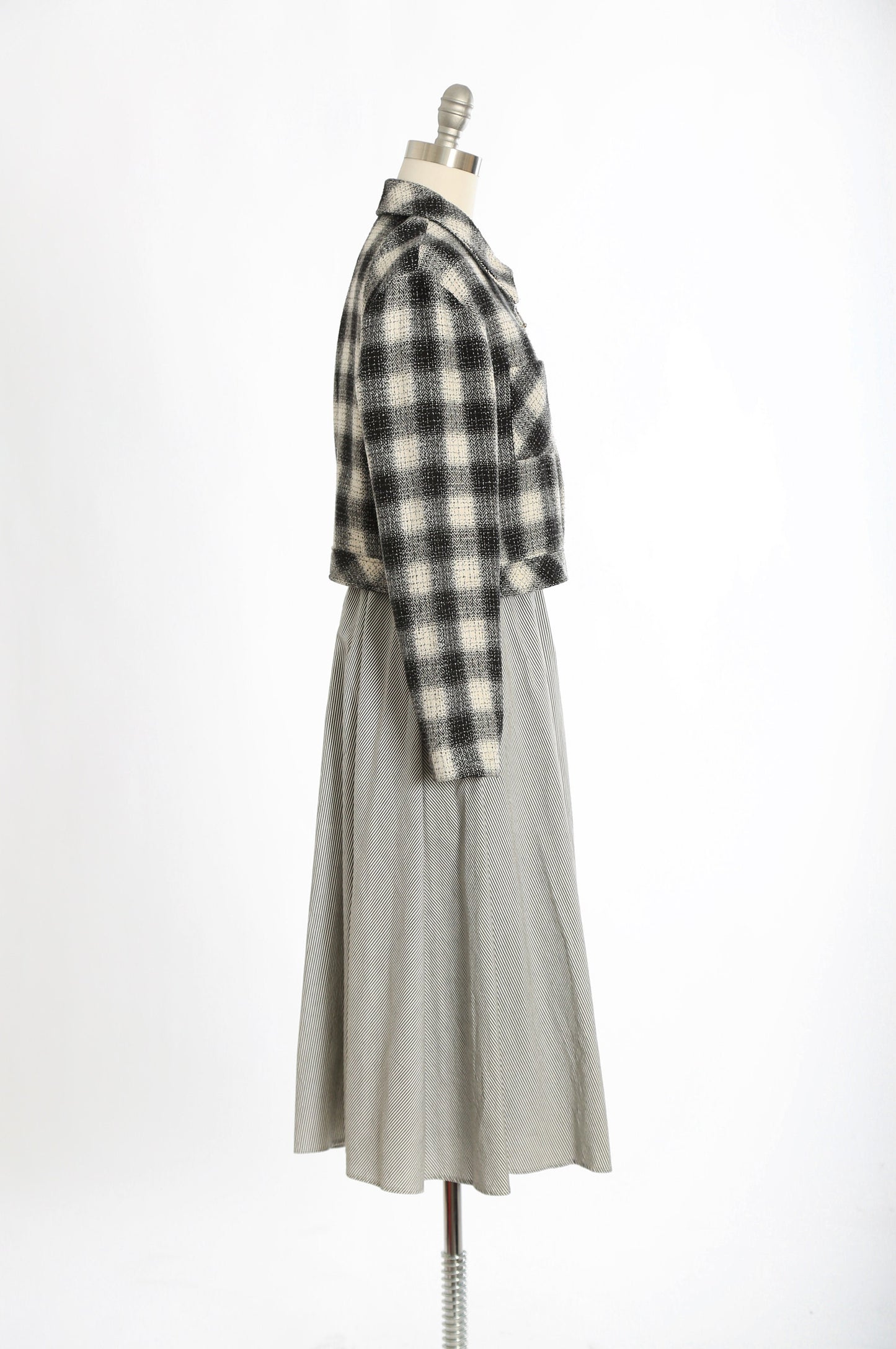 Vintage 90s NYCC black + white cropped woven plaid jacket