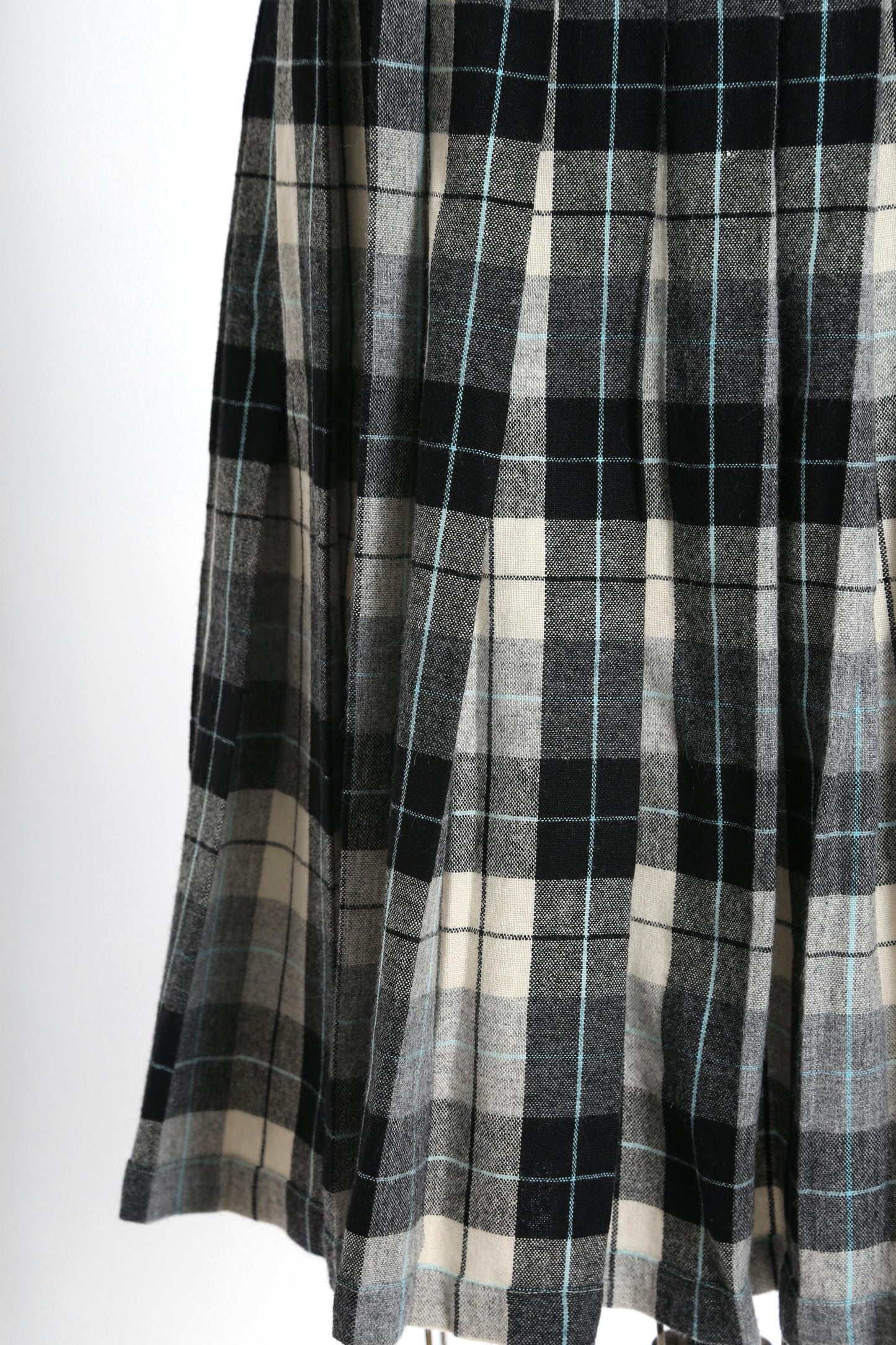 Vintage 1950s black pleated plaid wool skirt
