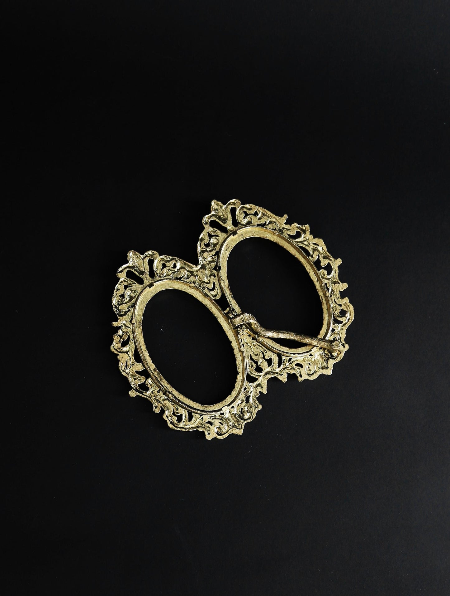 Vintage Victorian Style Ornate Oval Double Brass Picture Frame easel