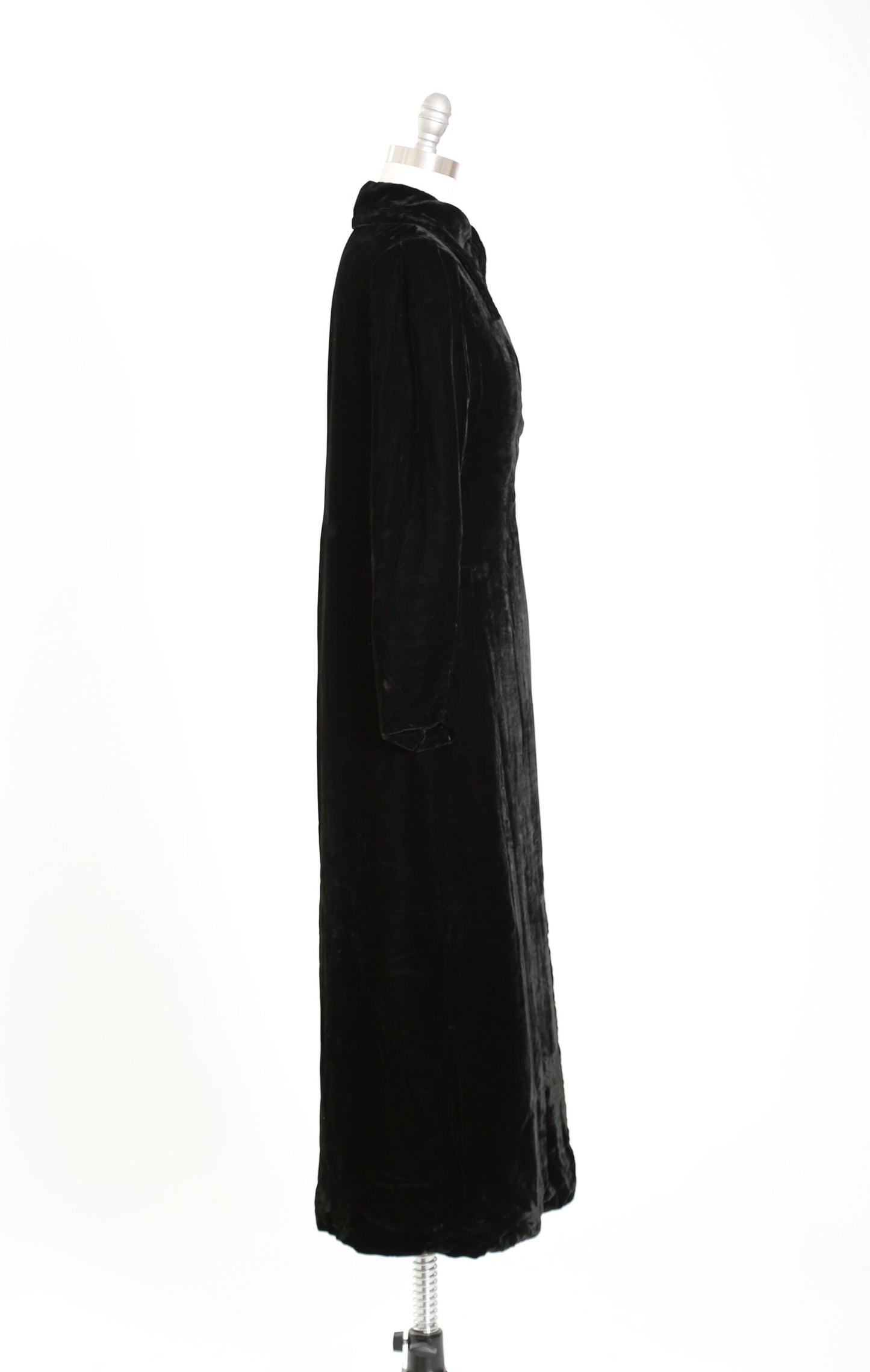 Vintage 40s black velvet pointed collar coat