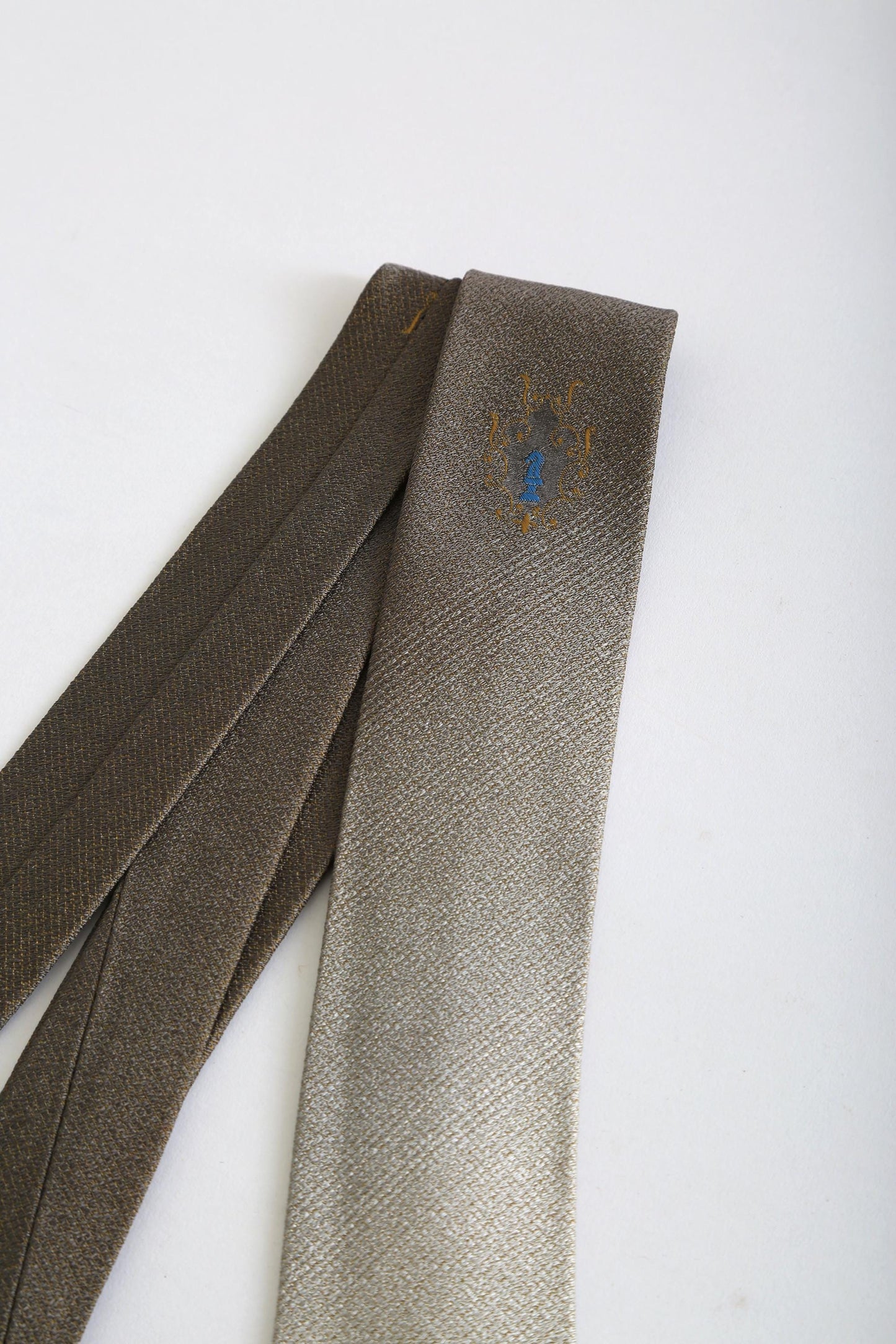 Vintage 60s woven knight Wembley silver ombre skinny tie deadstock