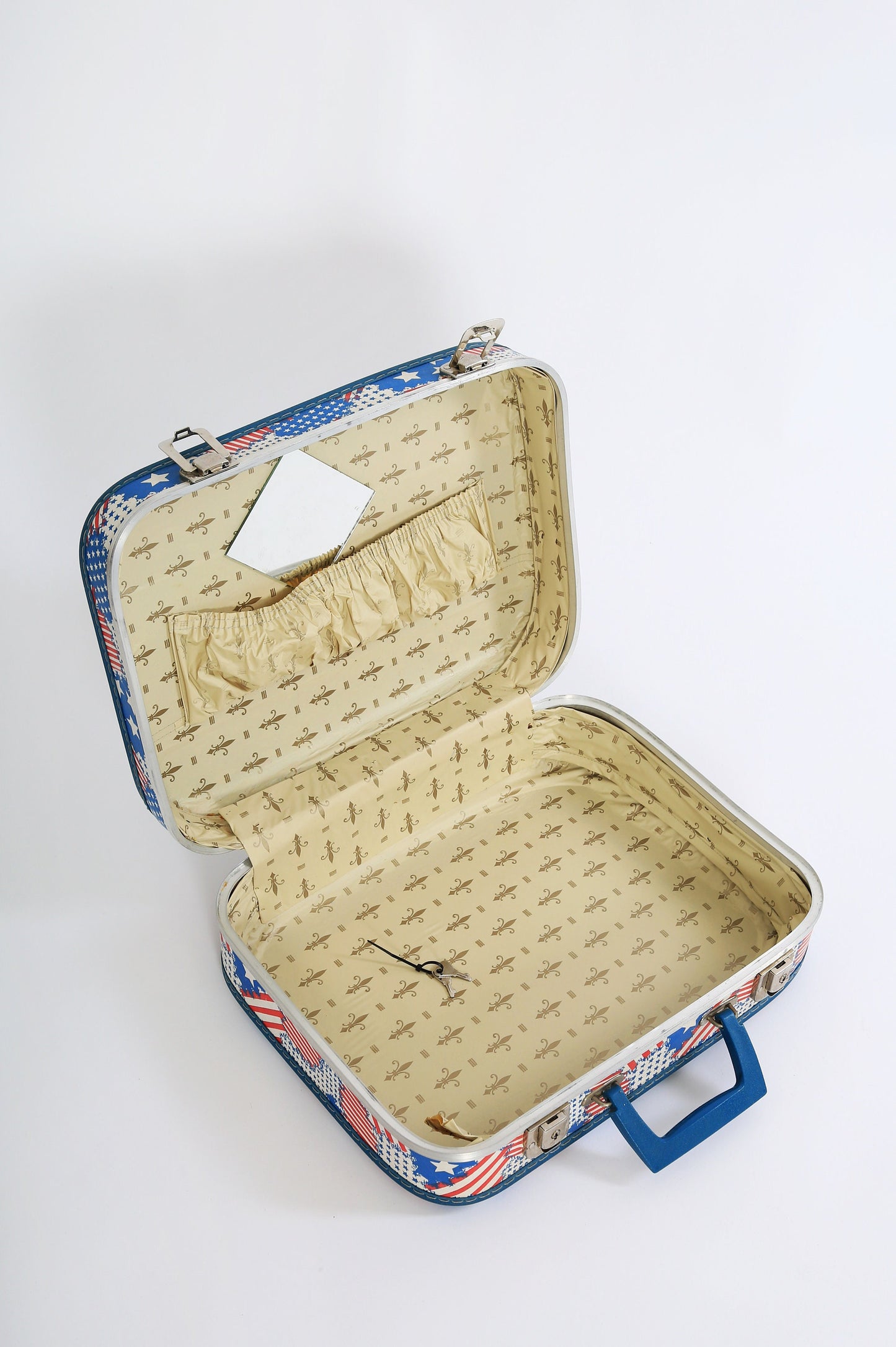 Vintage 1960s American flag suitcase | Americana carry on