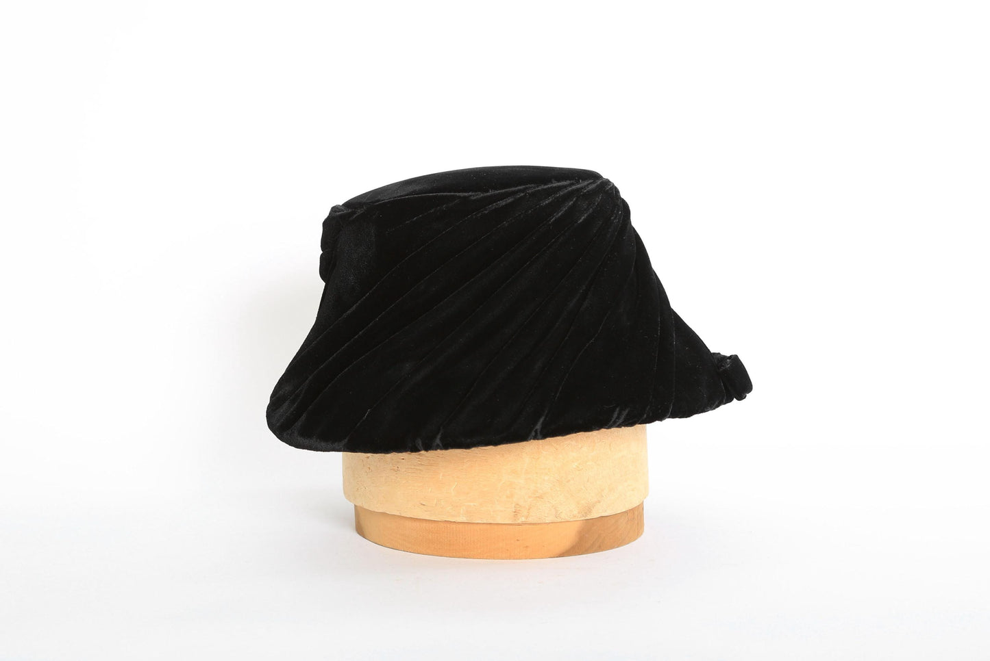 Vintage 40s high crown twisted black velvet hat