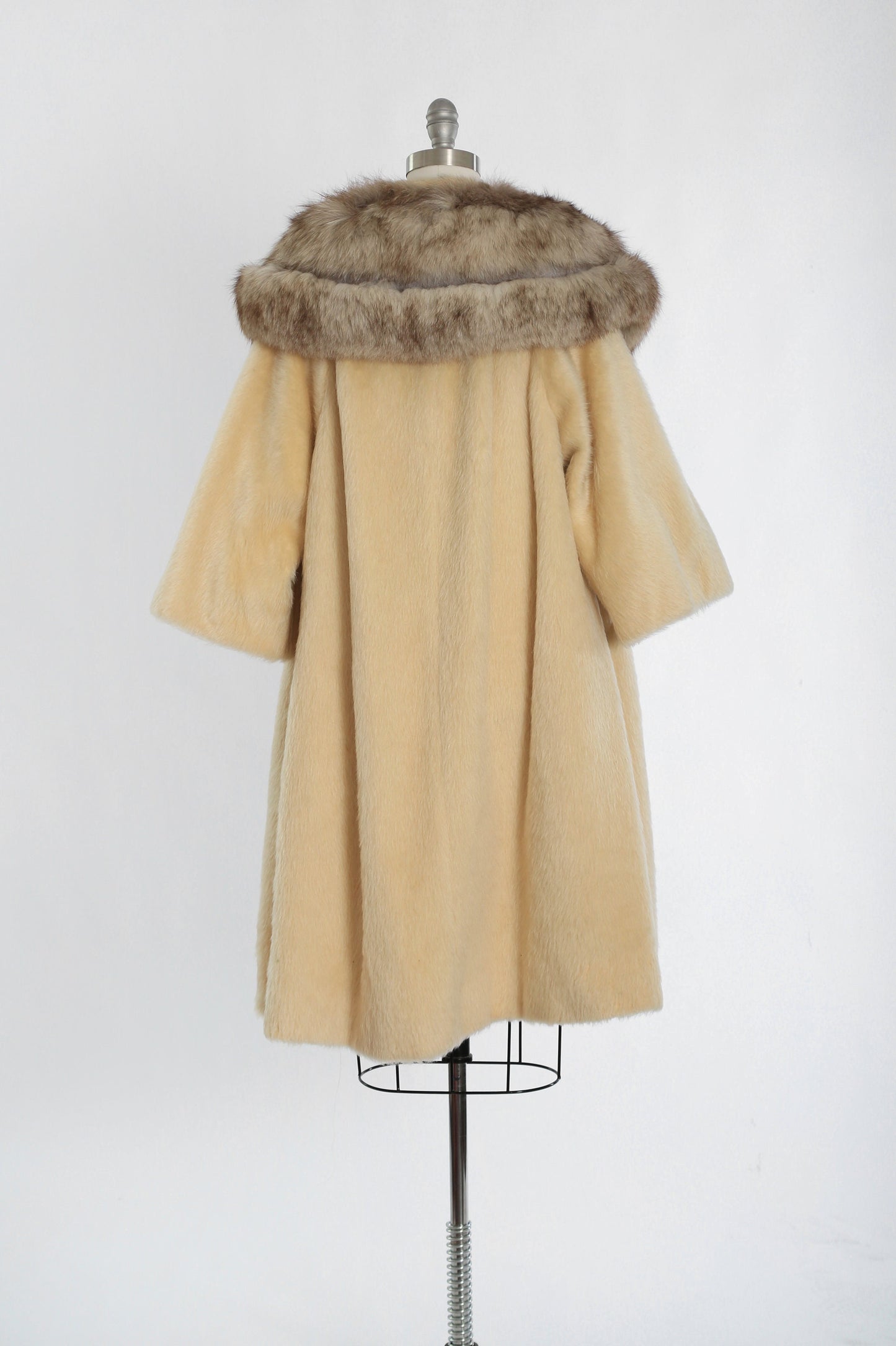 Lilli Ann Paris coat | Vintage 50s Lilli Ann fox fur mohair swing coat