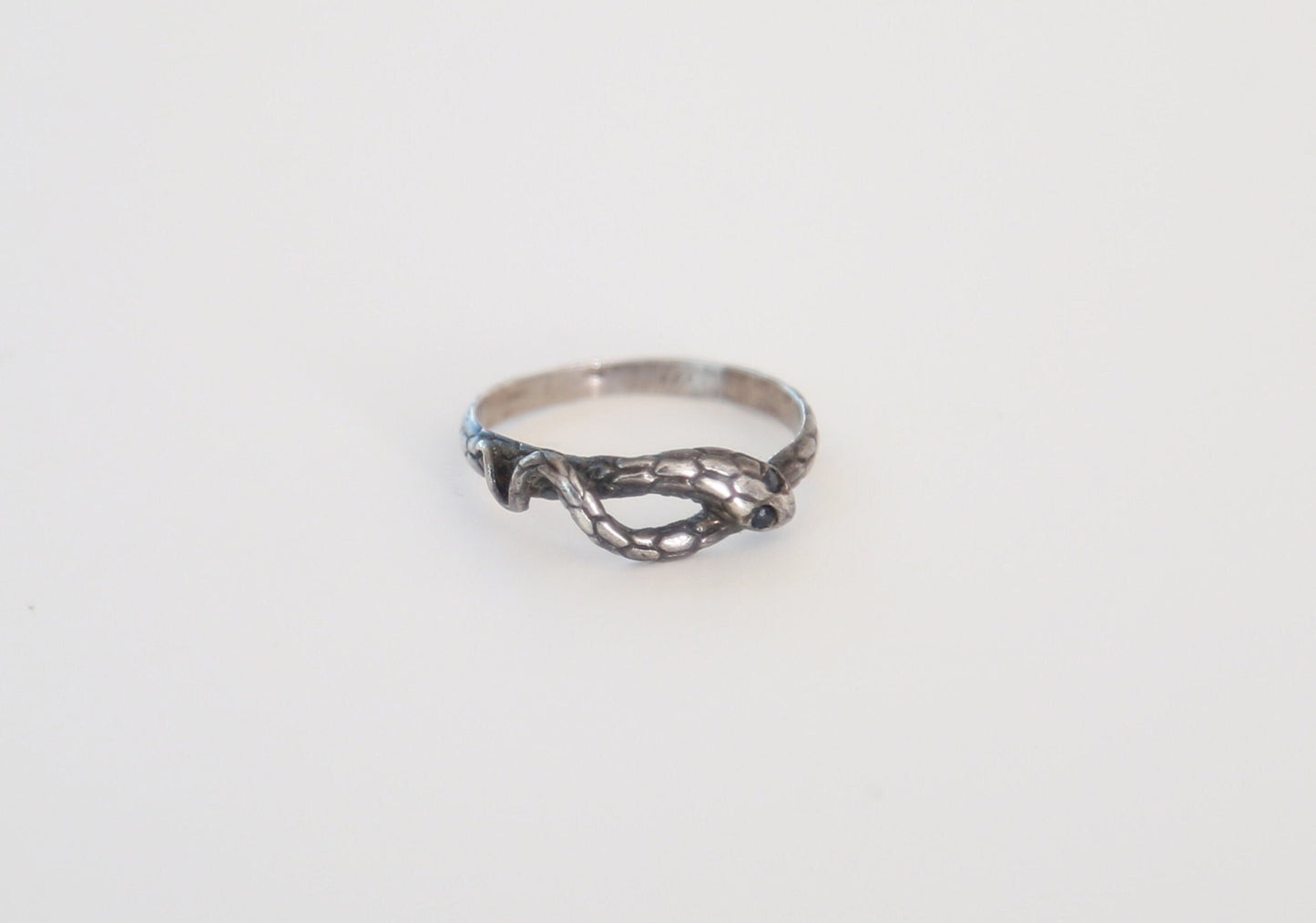Vintage Sterling Silver sapphire snake ring sz. 7 1/2