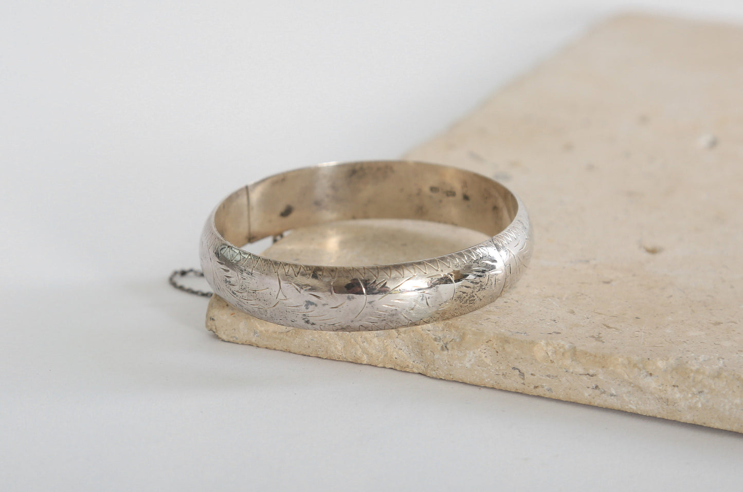 Vintage Sterling Silver Engraved hinged Bangle Bracelet 20.4g
