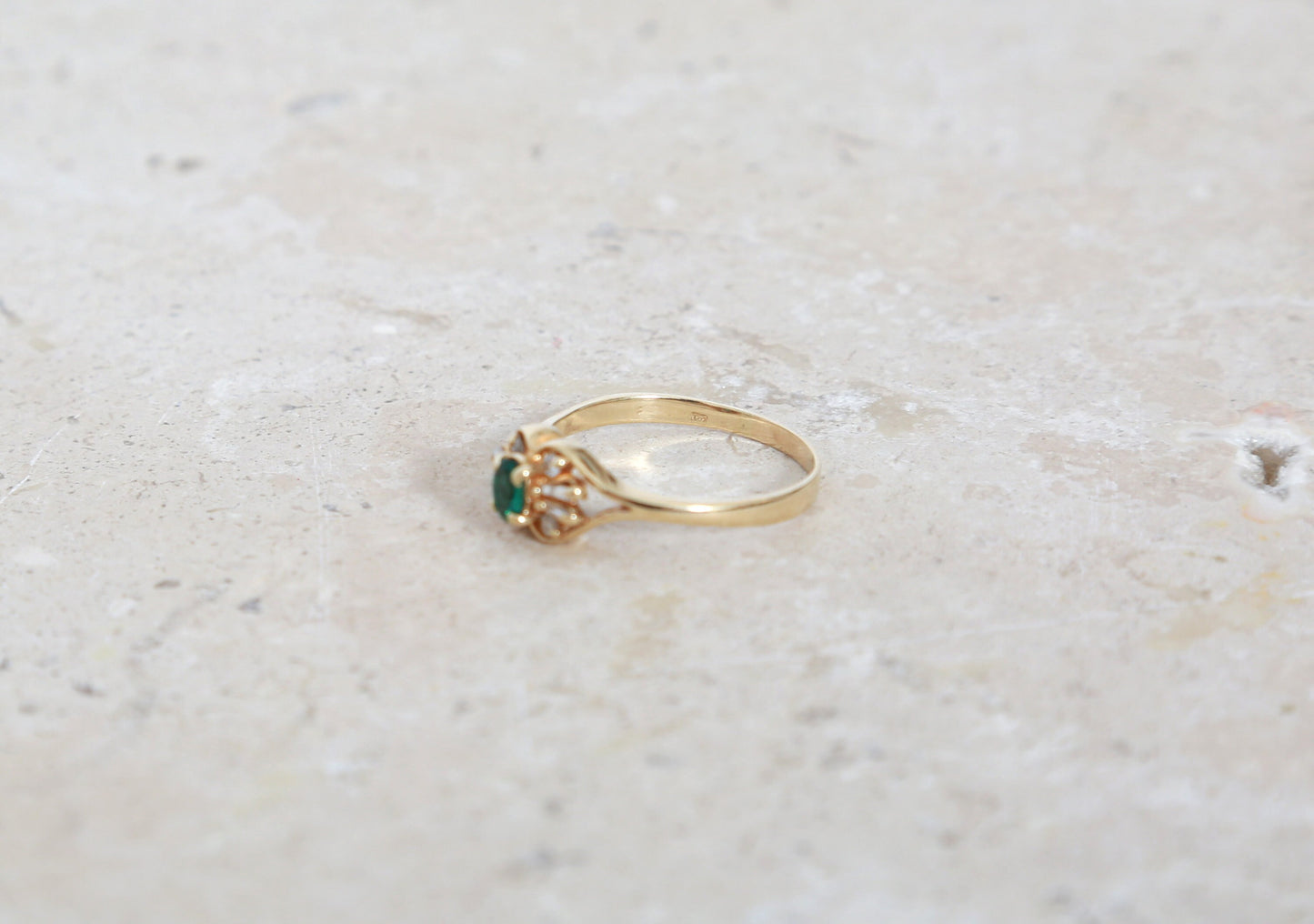 Vintage 14K Gold baguette diamond oval Emerald ring