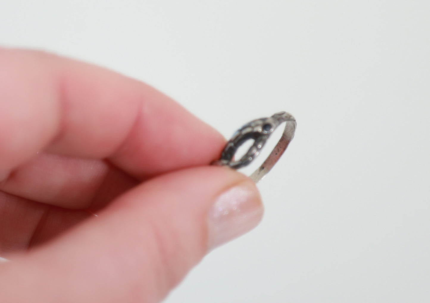 Vintage Sterling Silver sapphire snake ring sz. 7 1/2