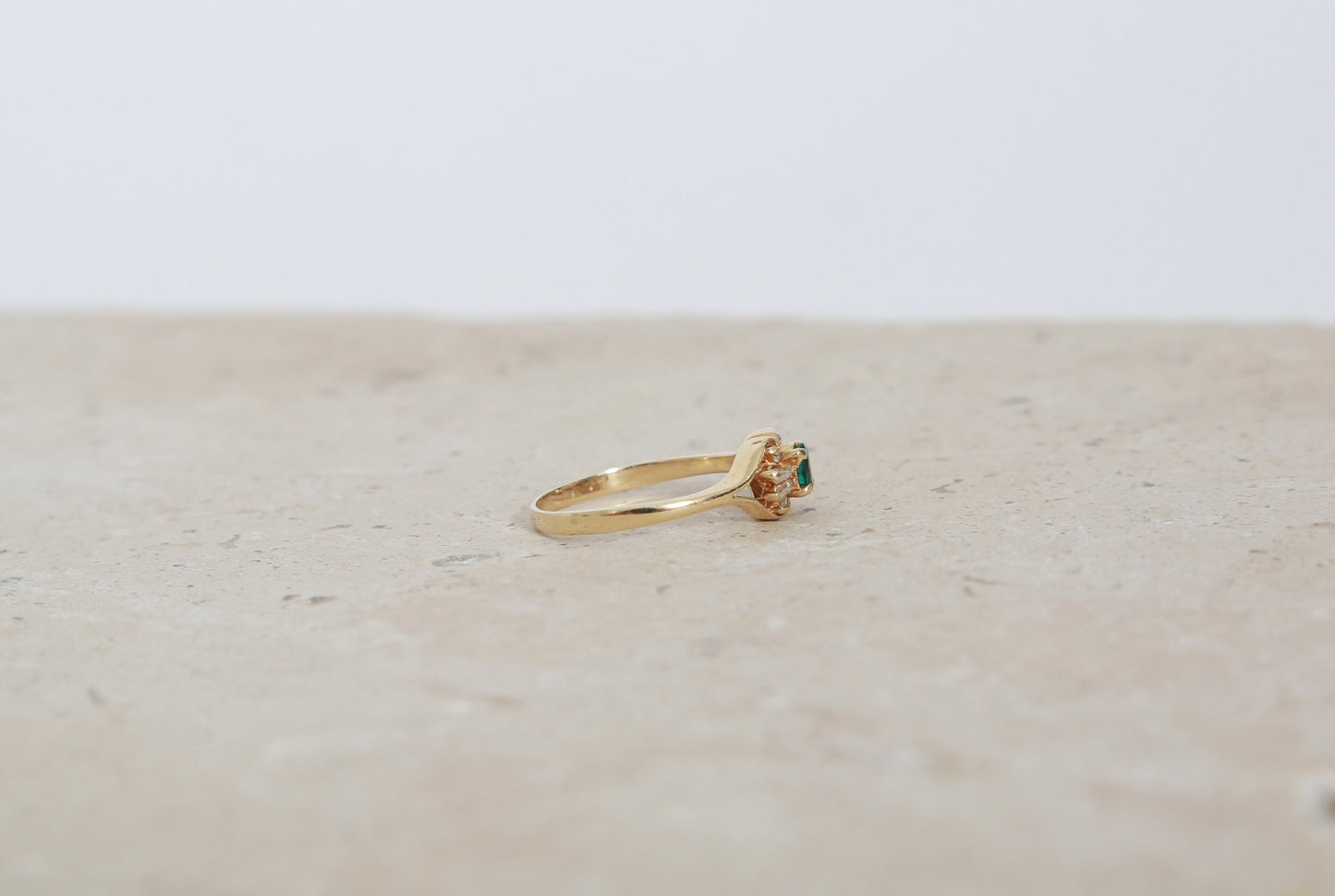 Vintage 14K Gold baguette diamond oval Emerald ring