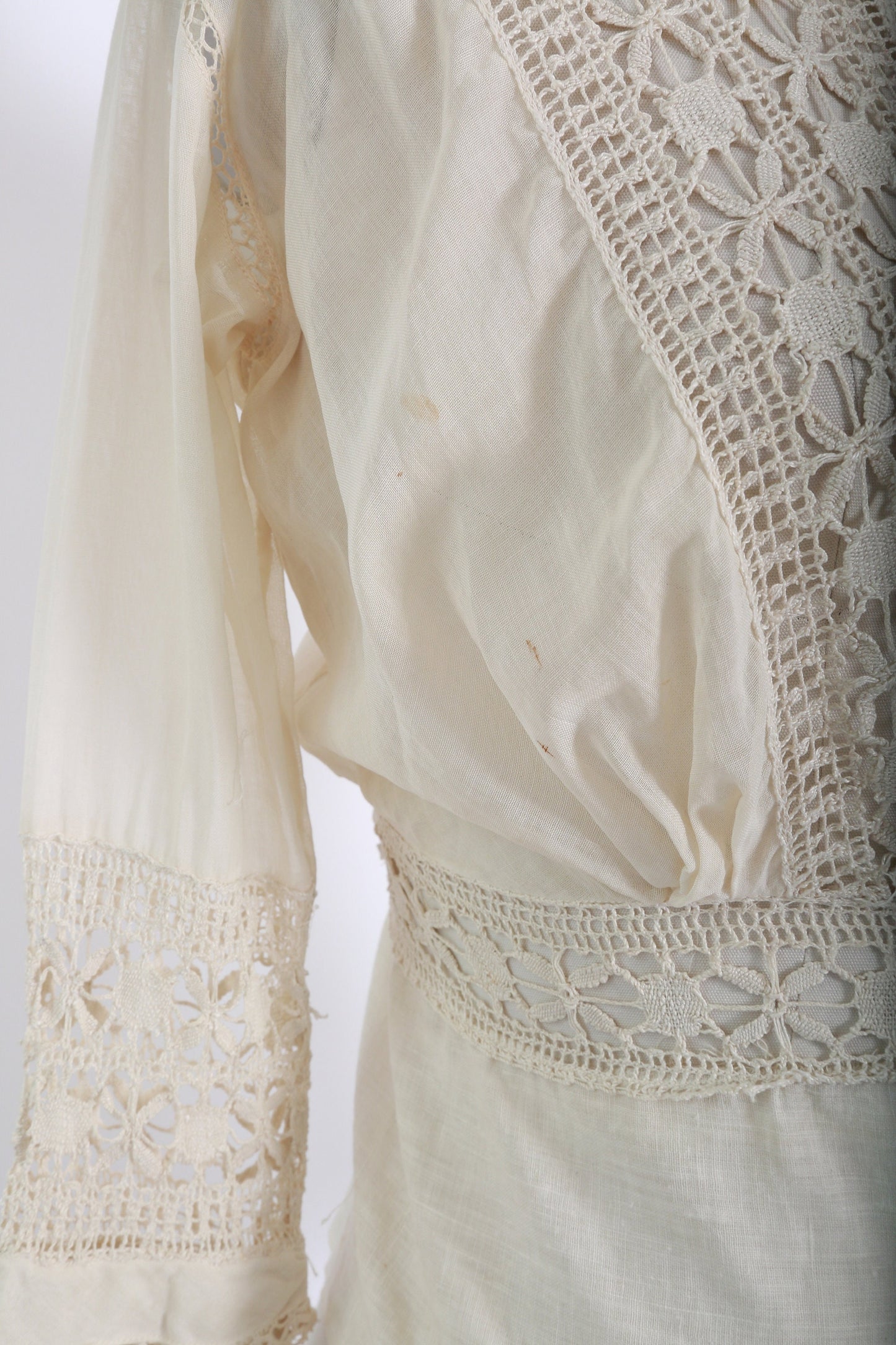 Antique Edwardian 1900s natural cotton lace crochet blouse