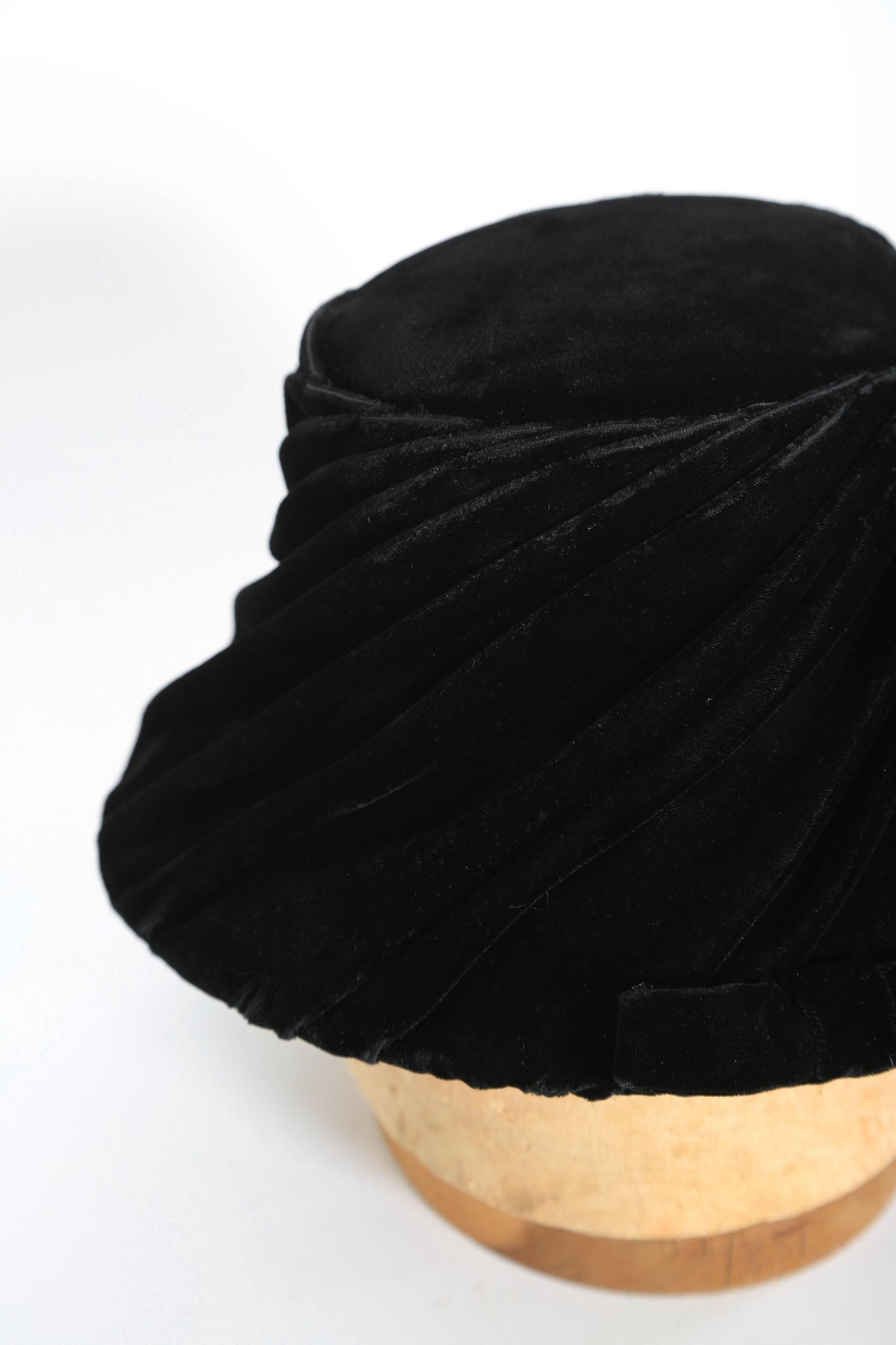 Vintage 40s high crown twisted black velvet hat