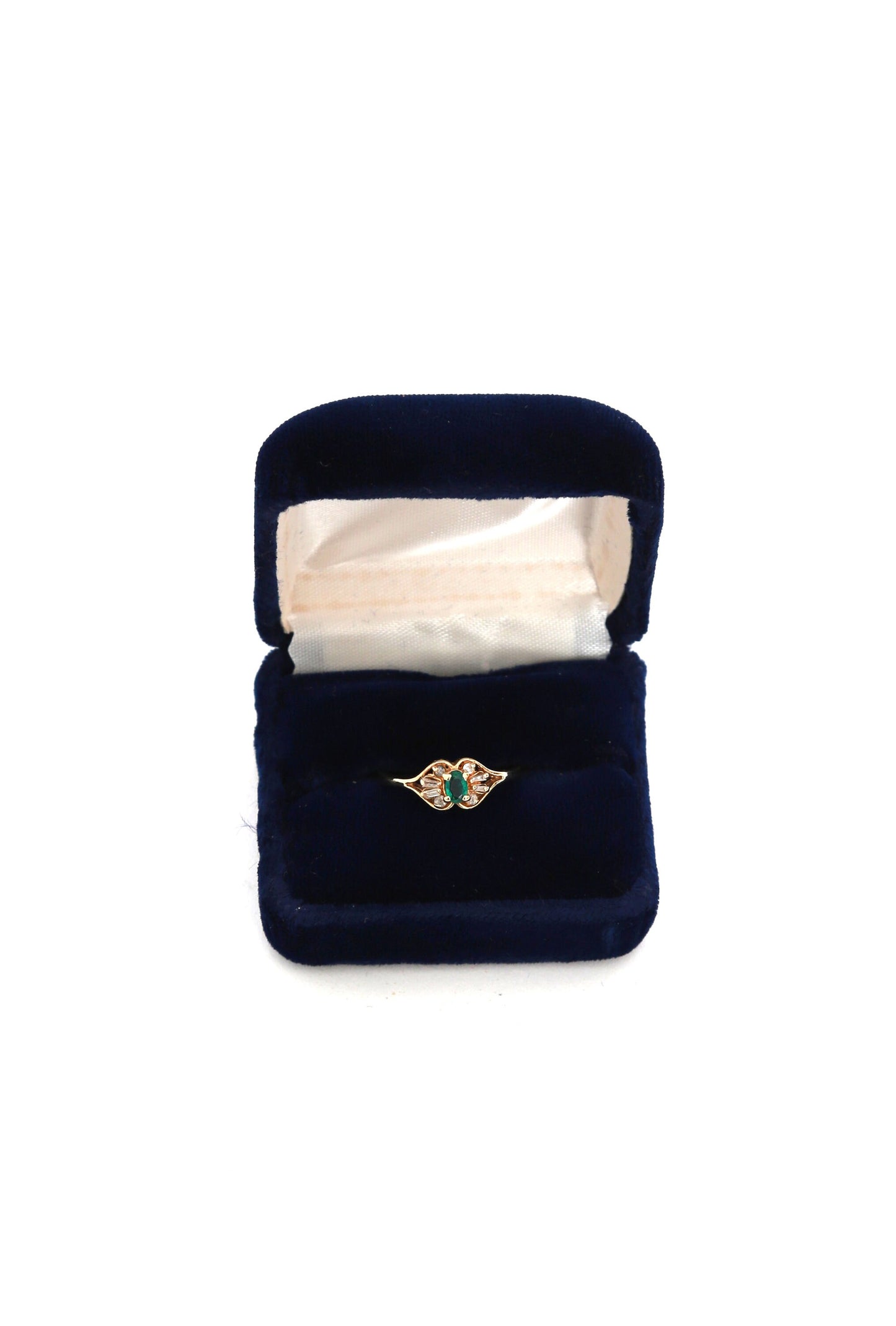 Vintage 14K Gold baguette diamond oval Emerald ring