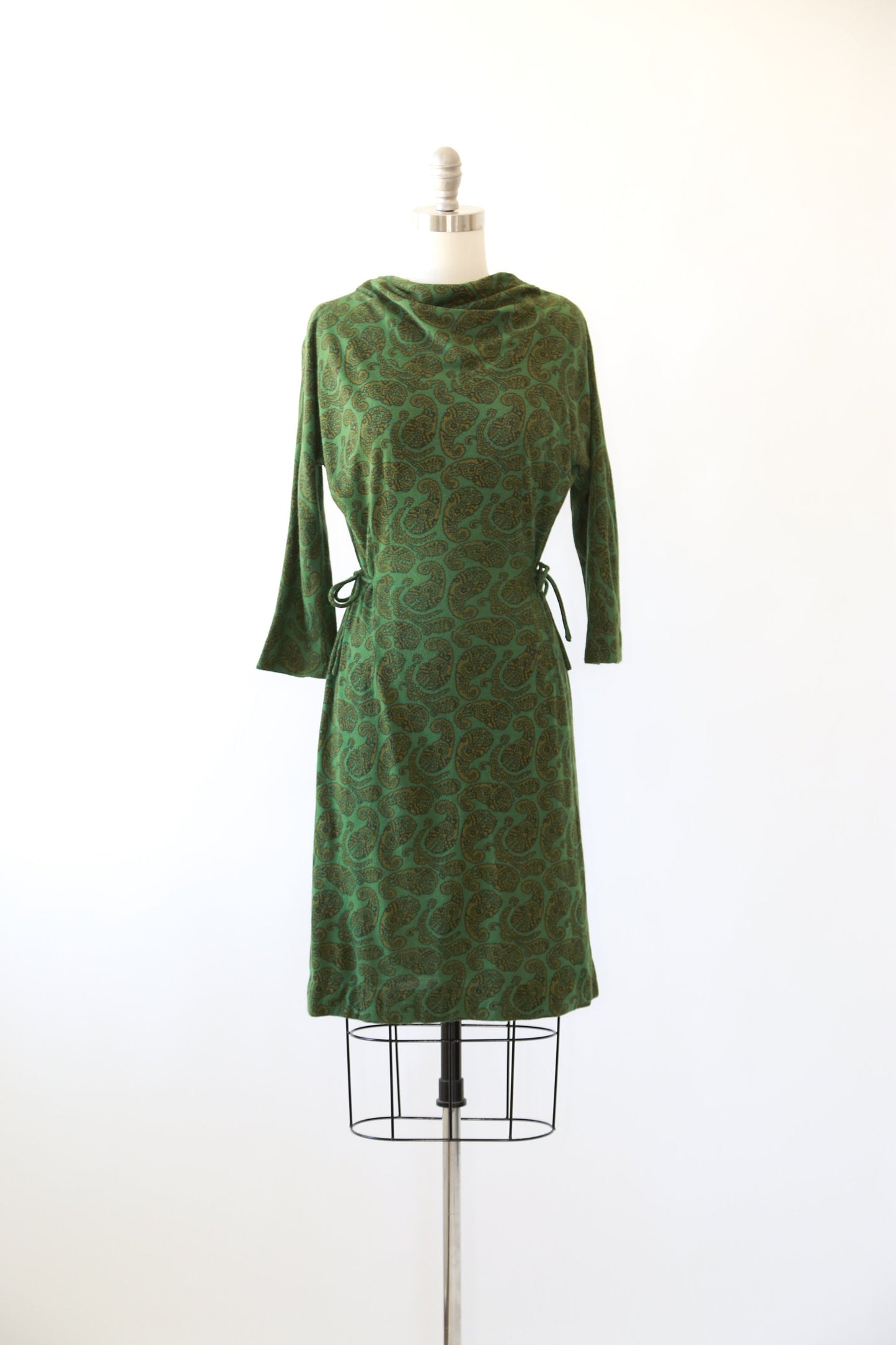 60s Green paisley dress | Vintage 1960s McKettrick green paisley wiggle dress