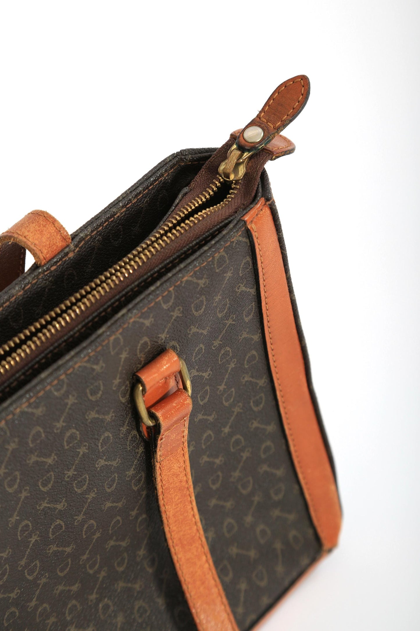 Vintage WHY brown horse bit Signature leather Purse