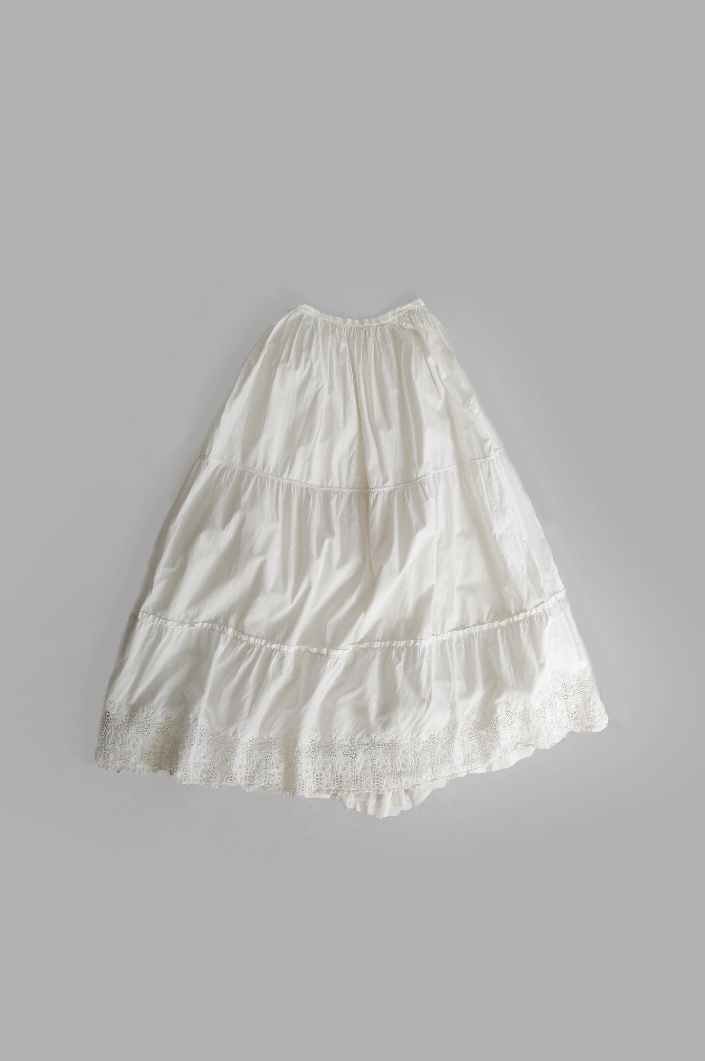 Antique vintage 1900s Edwardian white cotton embroidered crochet lace floral skirt