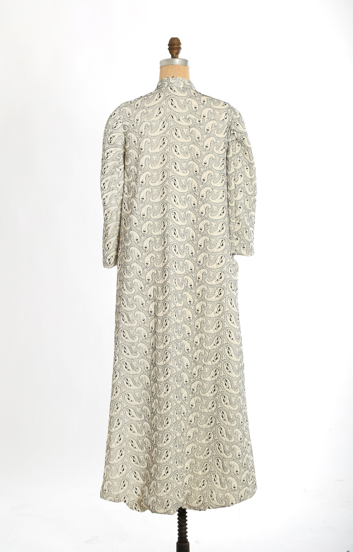 60s house coat robe | Vintage 1960s Matej for Odette Barsa embroidered paisley house coat