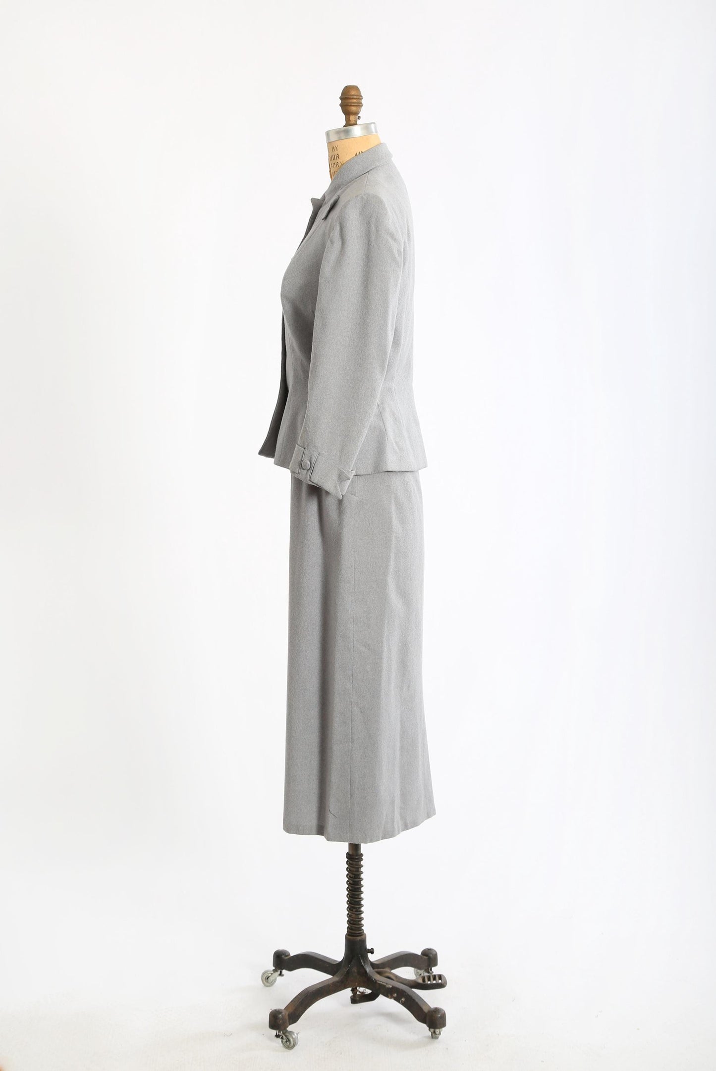 Vintage 1940s gray wool Courtshire Fashion 2pc suit