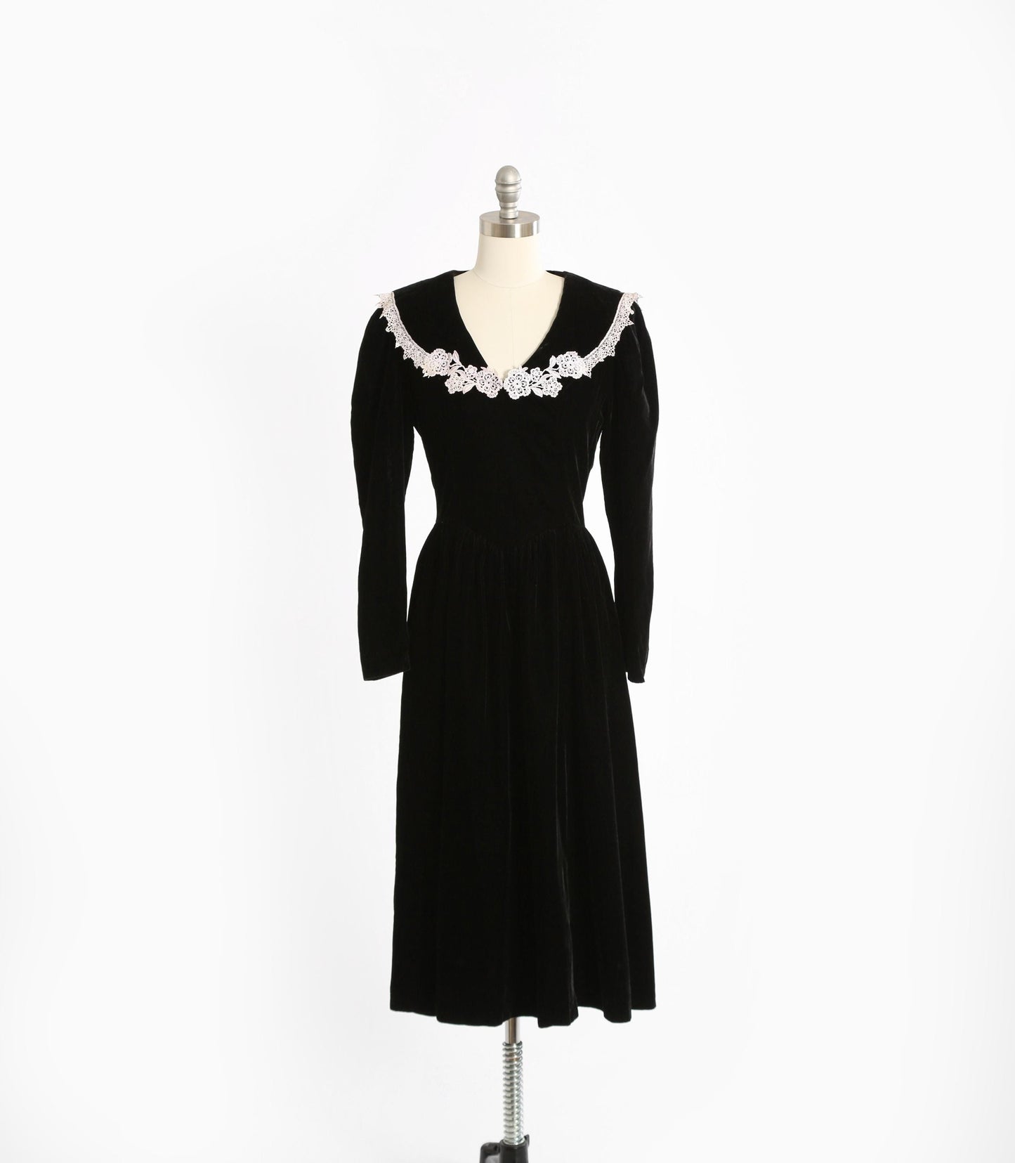 Vintage 90s black velvet long sleeve crochet dress