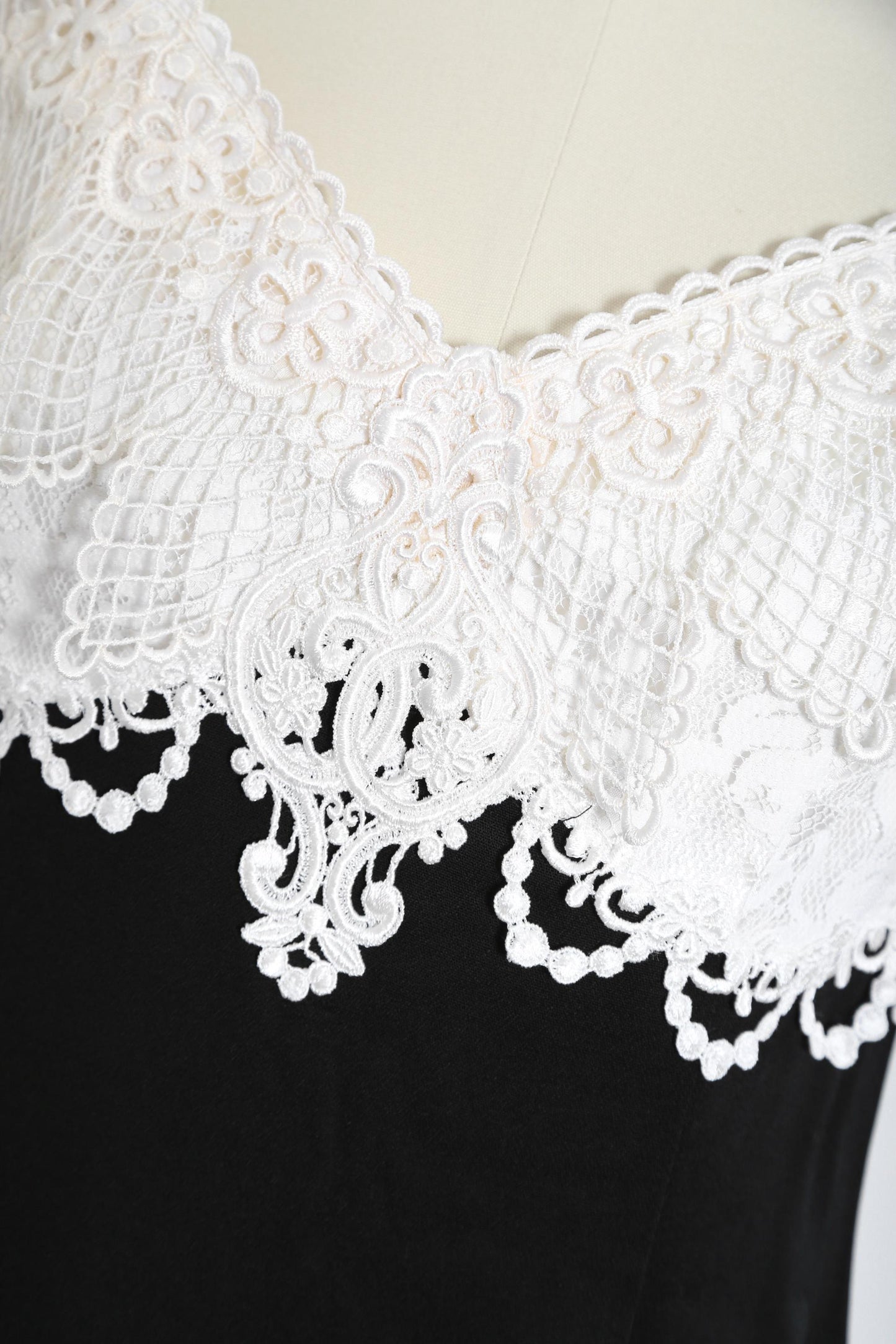 Jessica McClintock Bridal black + white floral embroidered lace Dress