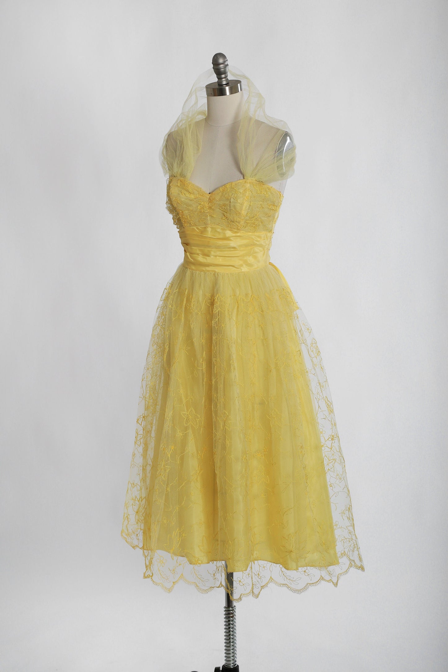 Vintage 1950s yellow floral embroidered tulle wedding dress