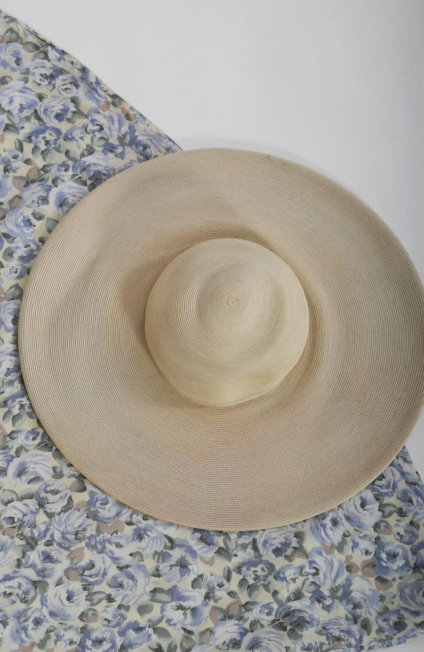 Vintage 1940s straw wide brim hat