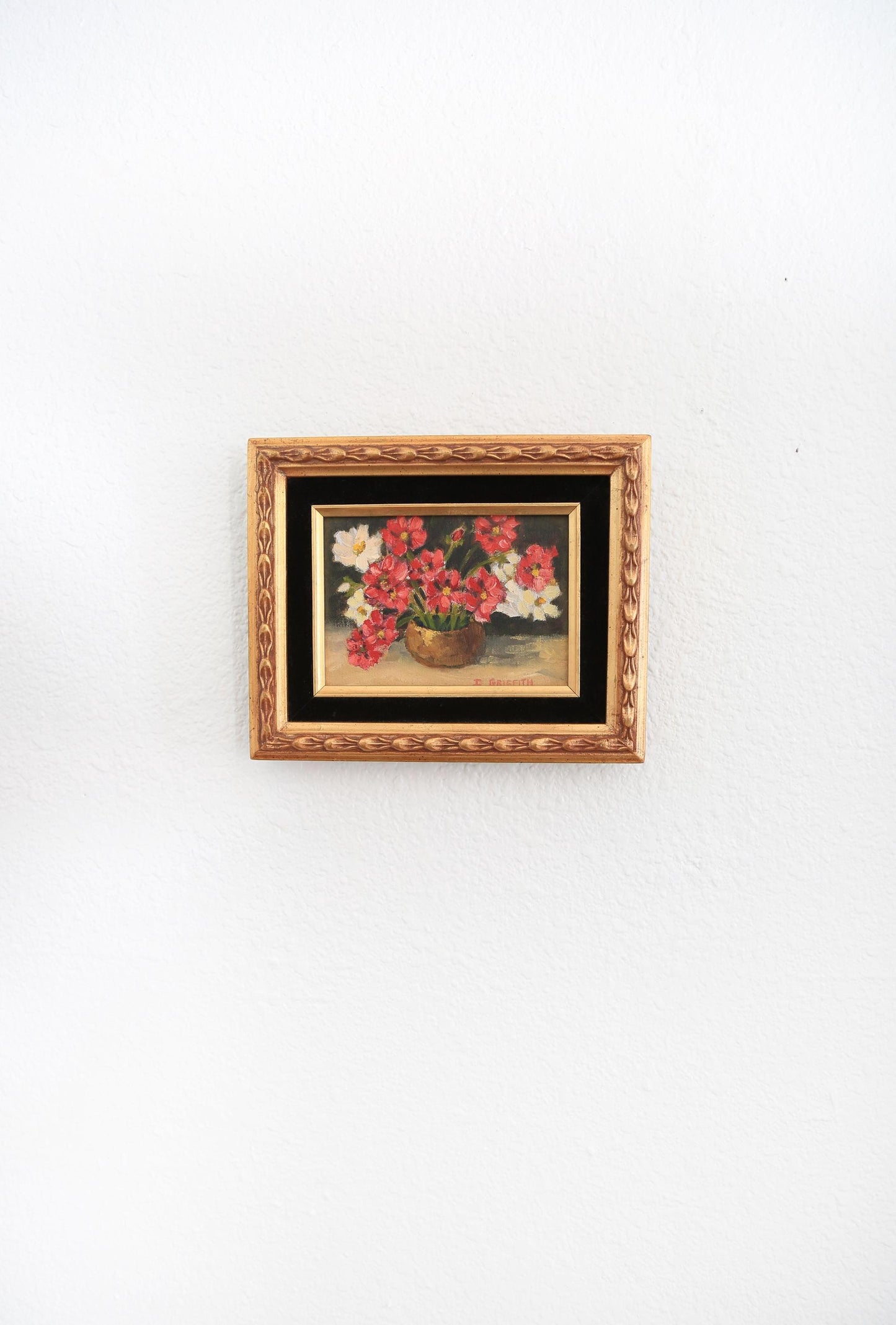 Vintage Original Floral Still Life Oil Painting Signed gold frame