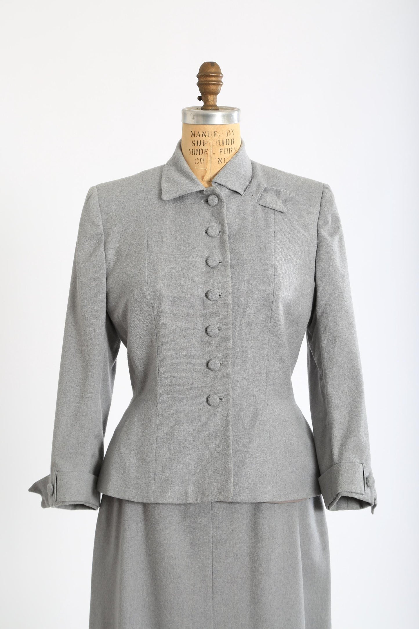 Vintage 1940s gray wool Courtshire Fashion 2pc suit