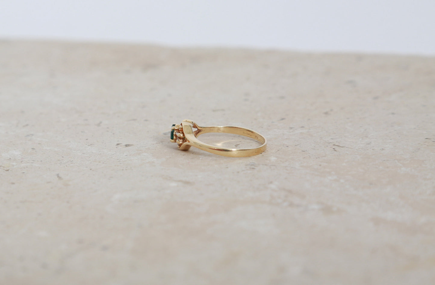 Vintage 14K Gold baguette diamond oval Emerald ring
