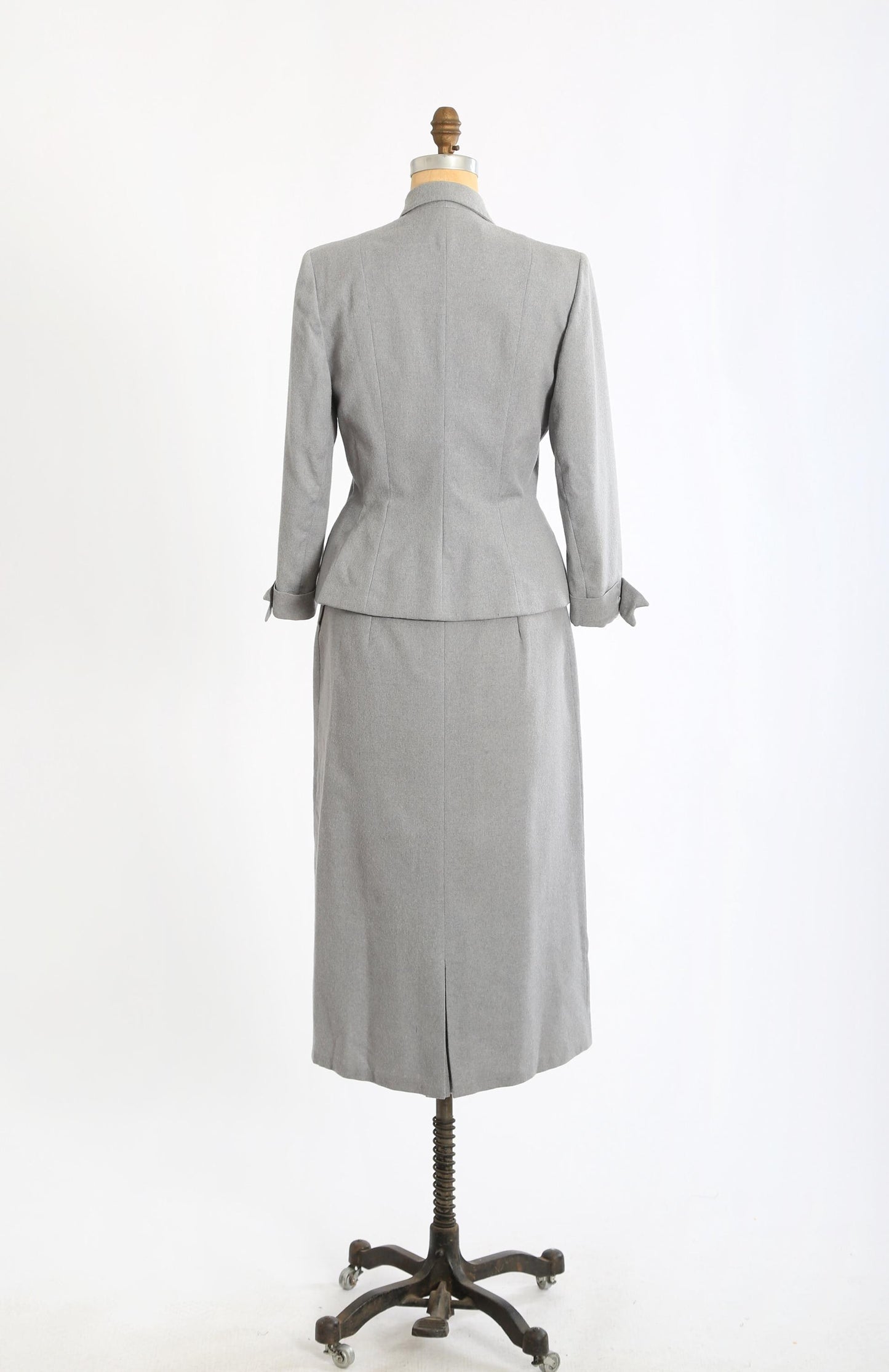 Vintage 1940s gray wool Courtshire Fashion 2pc suit