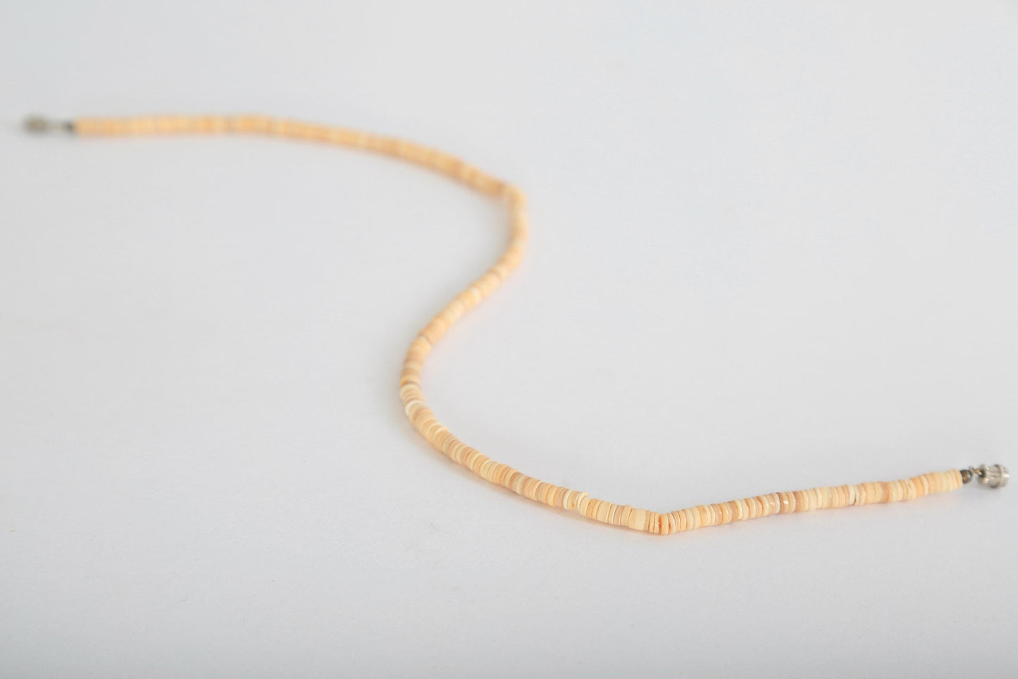 Vintage Native American Sea shell Heishi beaded necklace choker