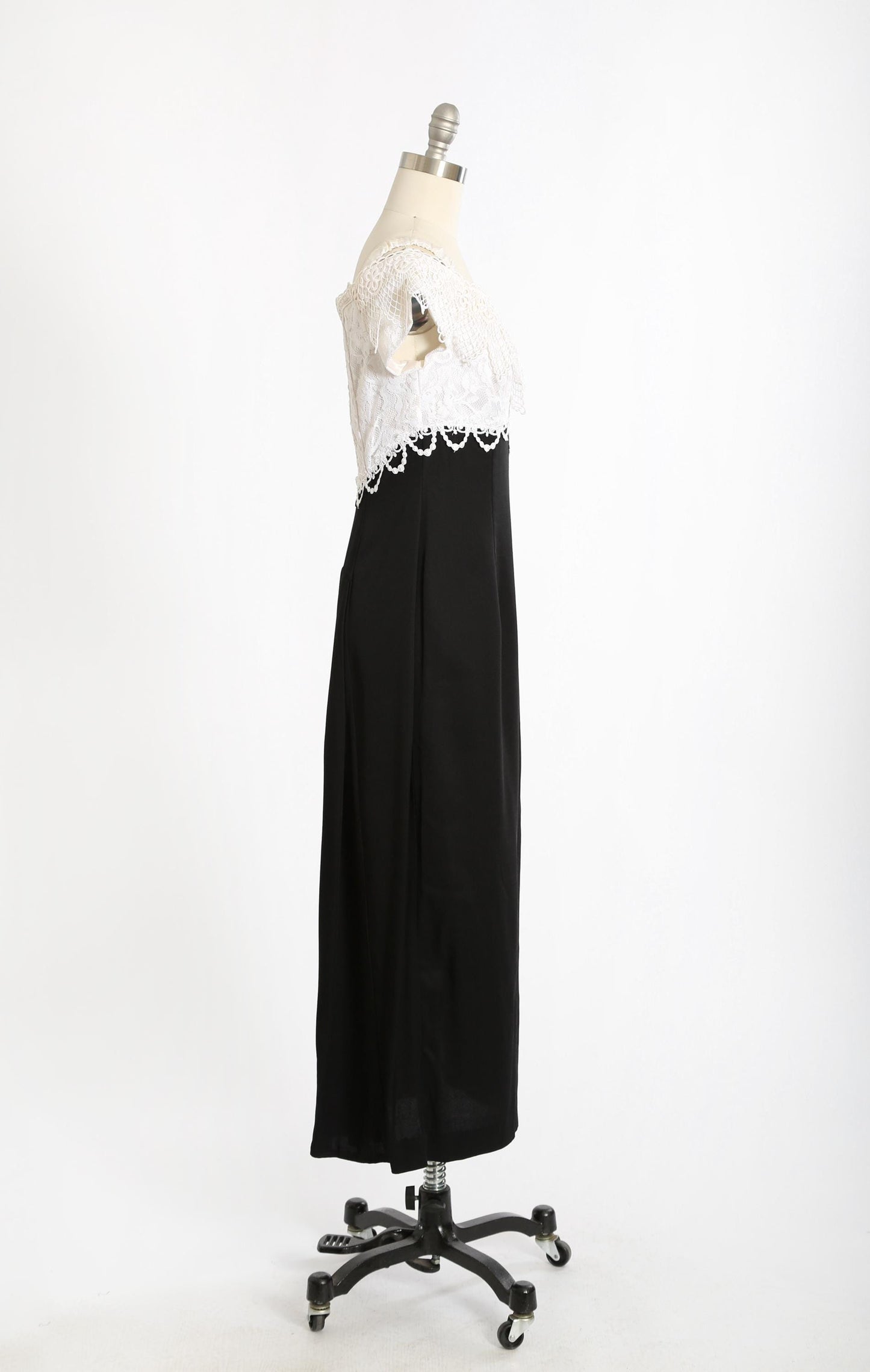 Jessica McClintock Bridal black + white floral embroidered lace Dress
