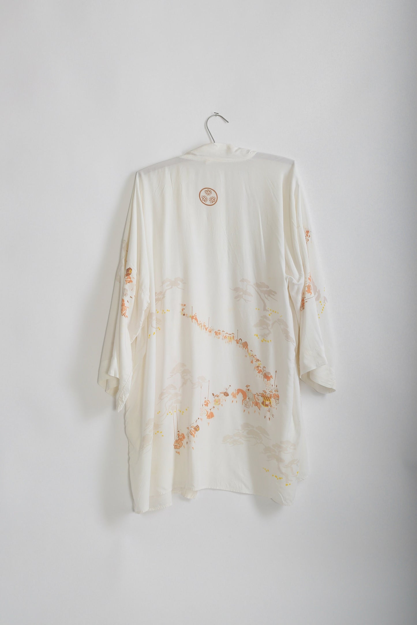 Vintage Chinese white Daimyo Ranks print rayon kimono robe