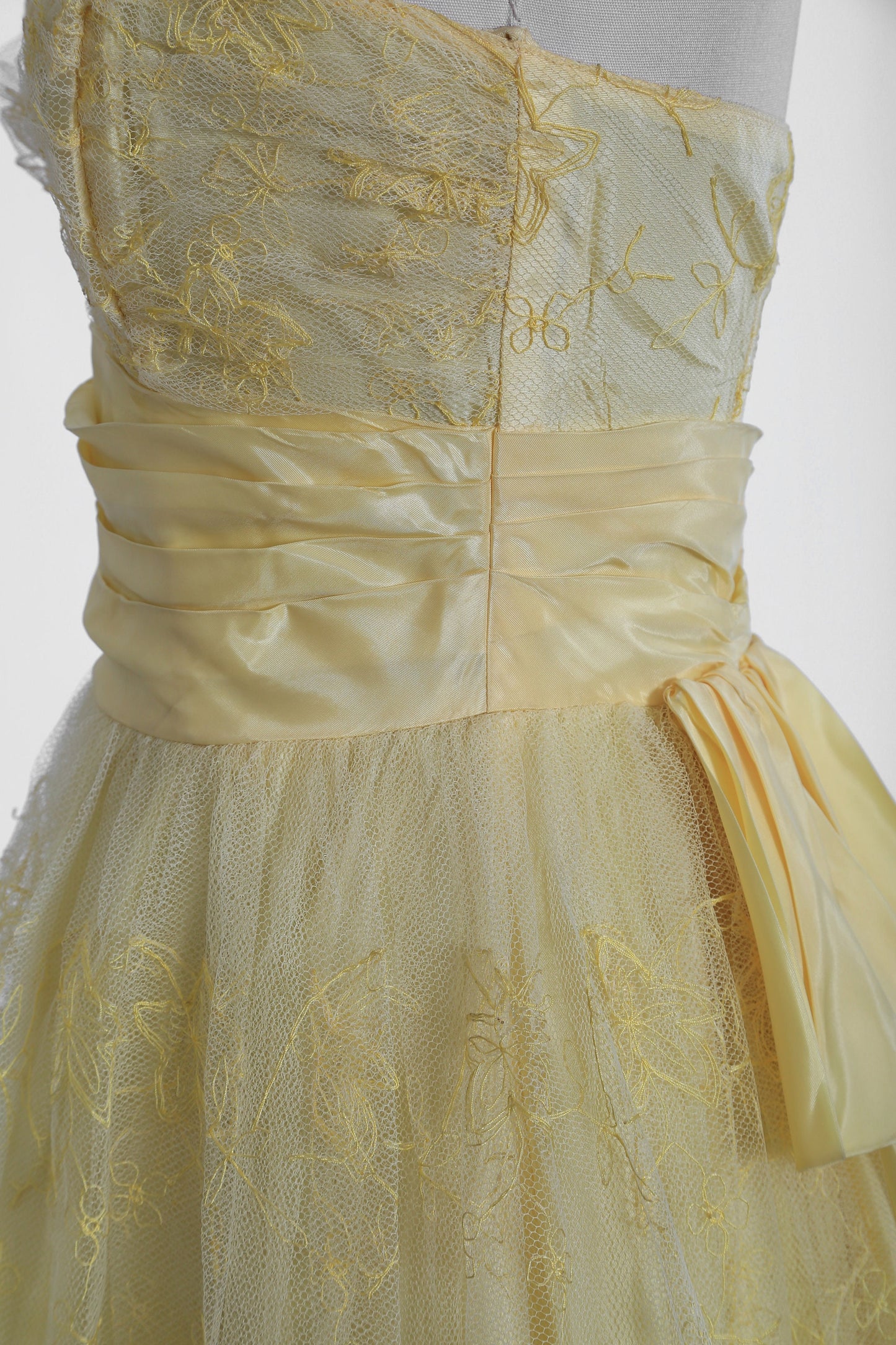Vintage 1950s yellow floral embroidered tulle wedding dress