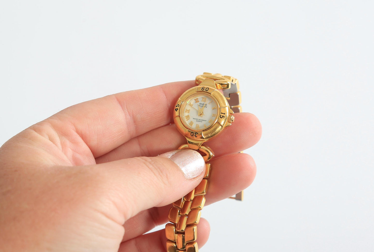 Vintage Anne Klein 753 Bezel Goldtone mother of pearl Swiss made woman's watch