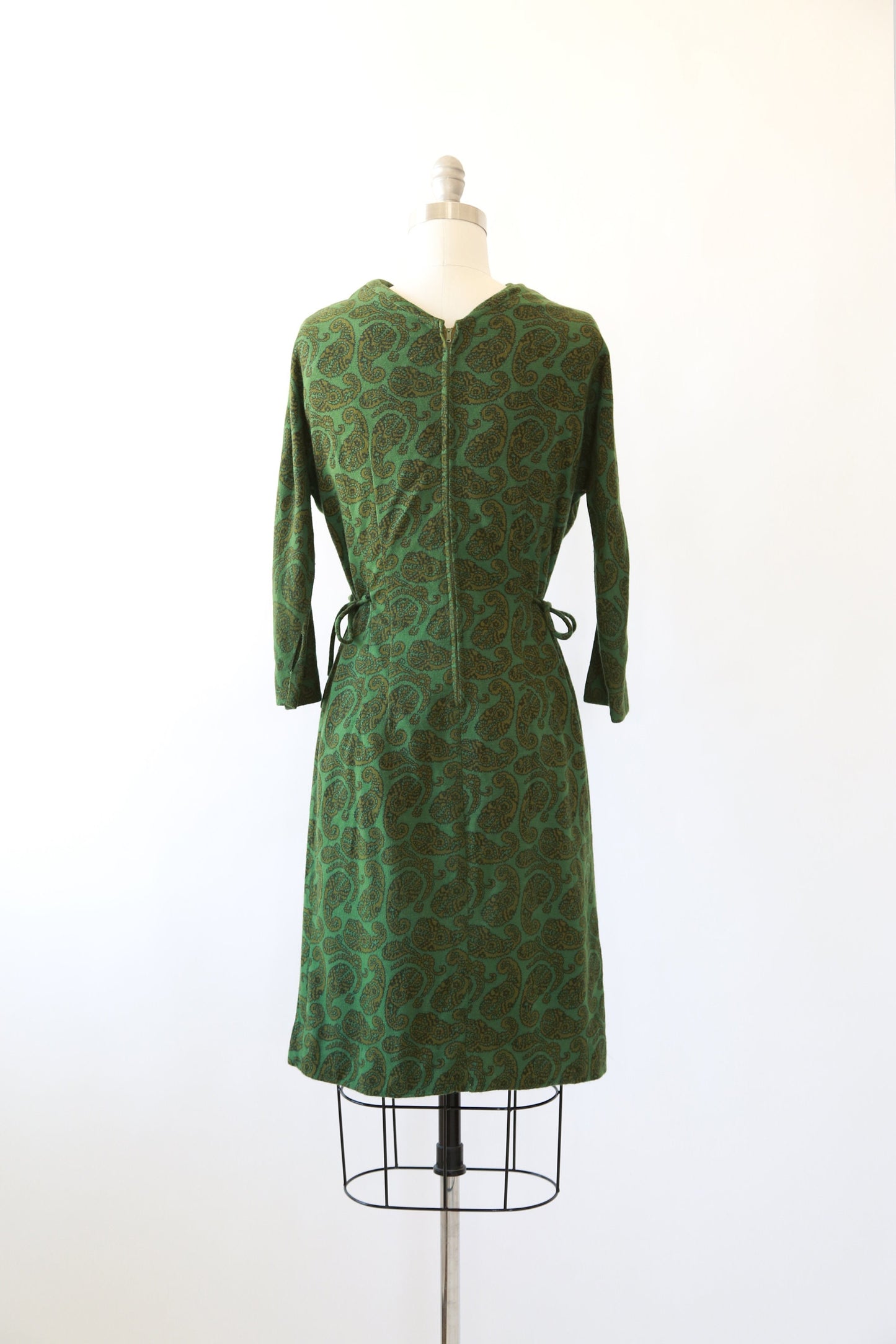 60s Green paisley dress | Vintage 1960s McKettrick green paisley wiggle dress