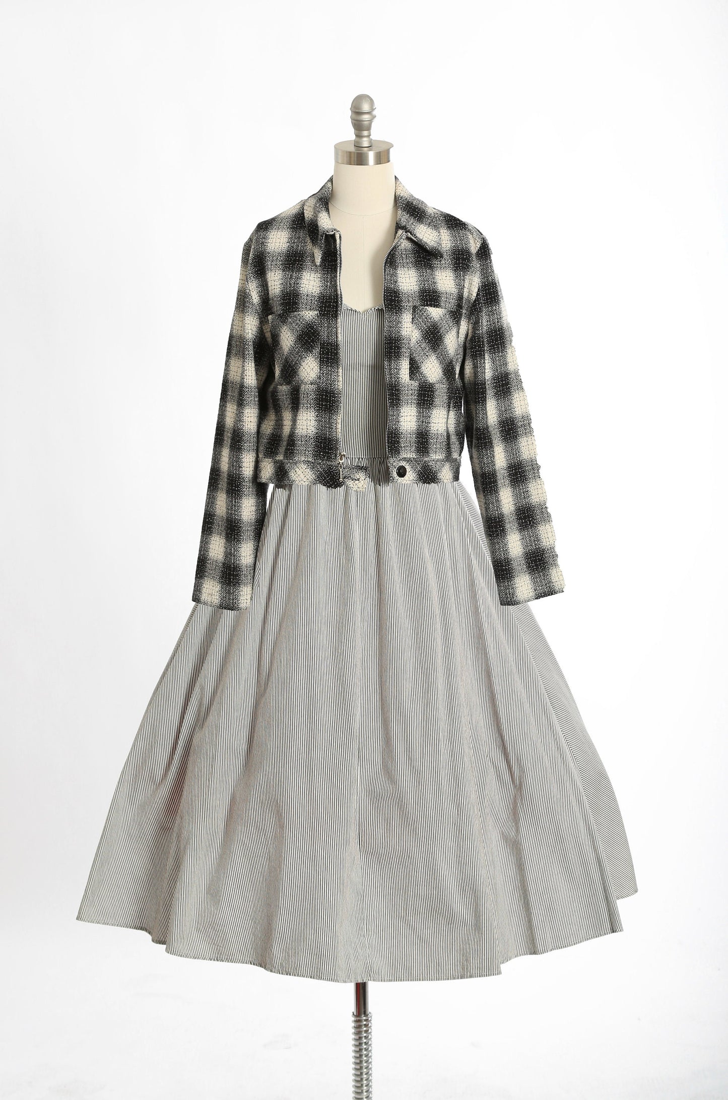 Vintage 90s NYCC black + white cropped woven plaid jacket