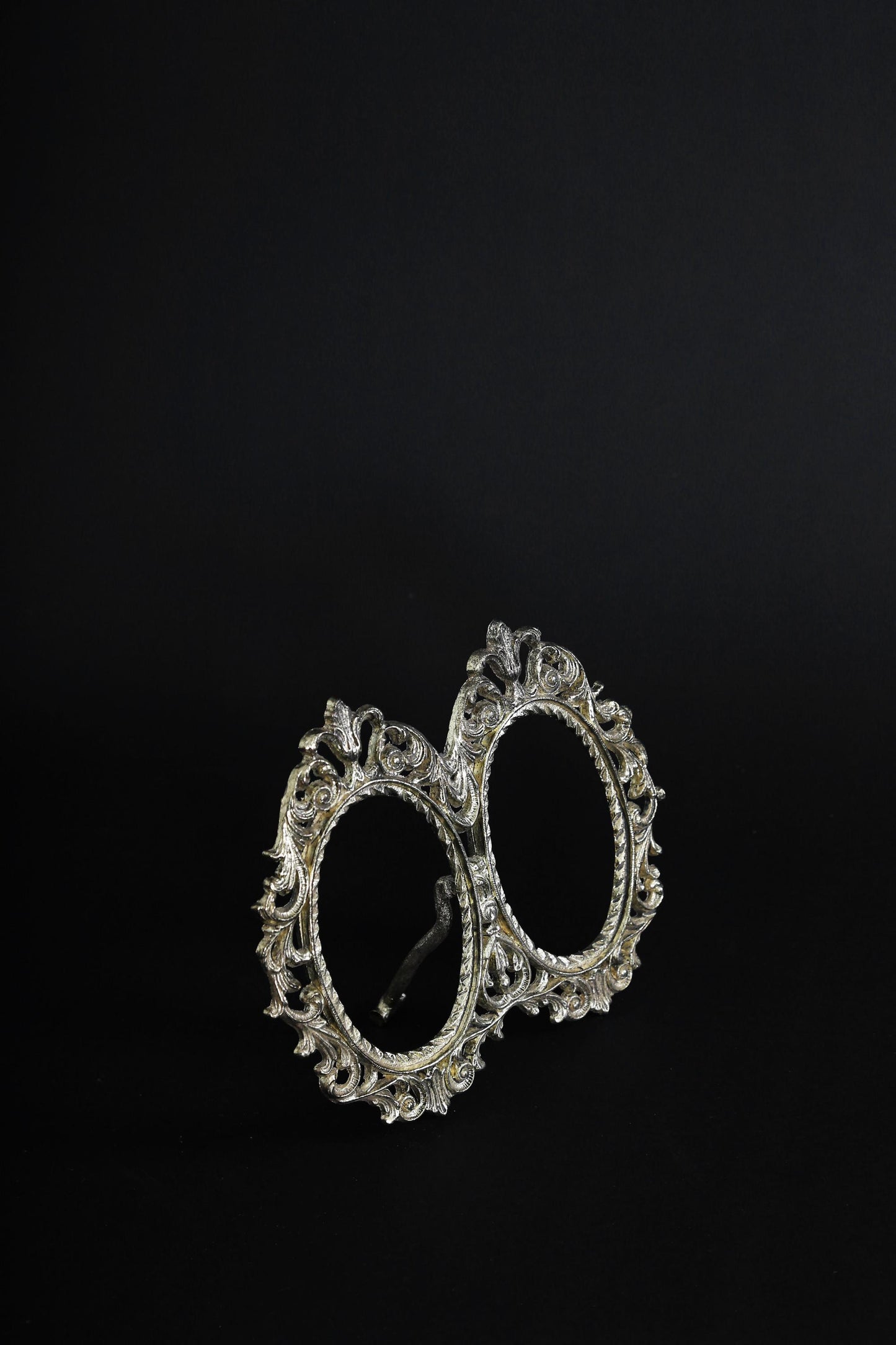 Vintage Victorian Style Ornate Oval Double Brass Picture Frame easel