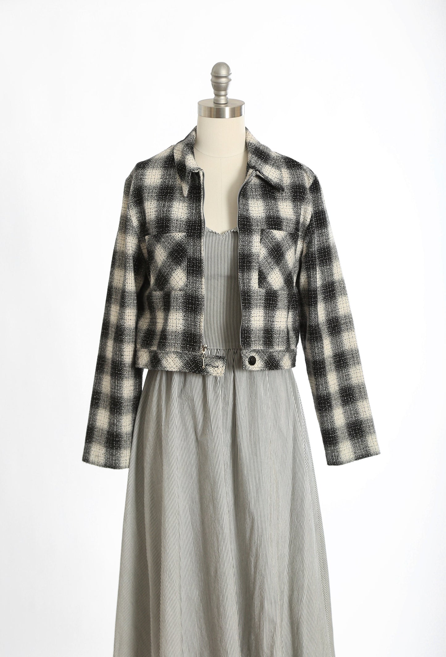 Vintage 90s NYCC black + white cropped woven plaid jacket