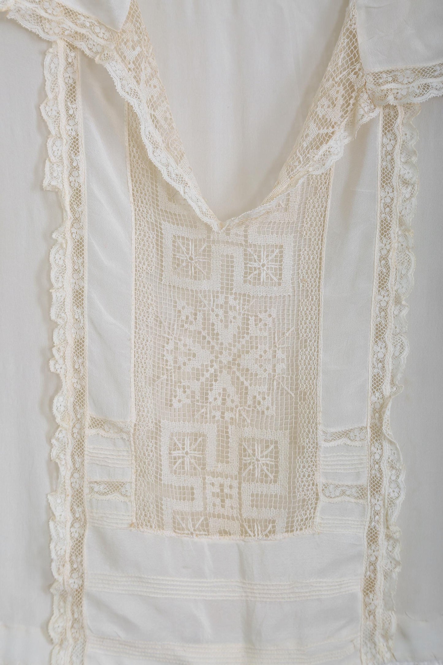 Antique 1900s Edwardian hand crochet silk blouse