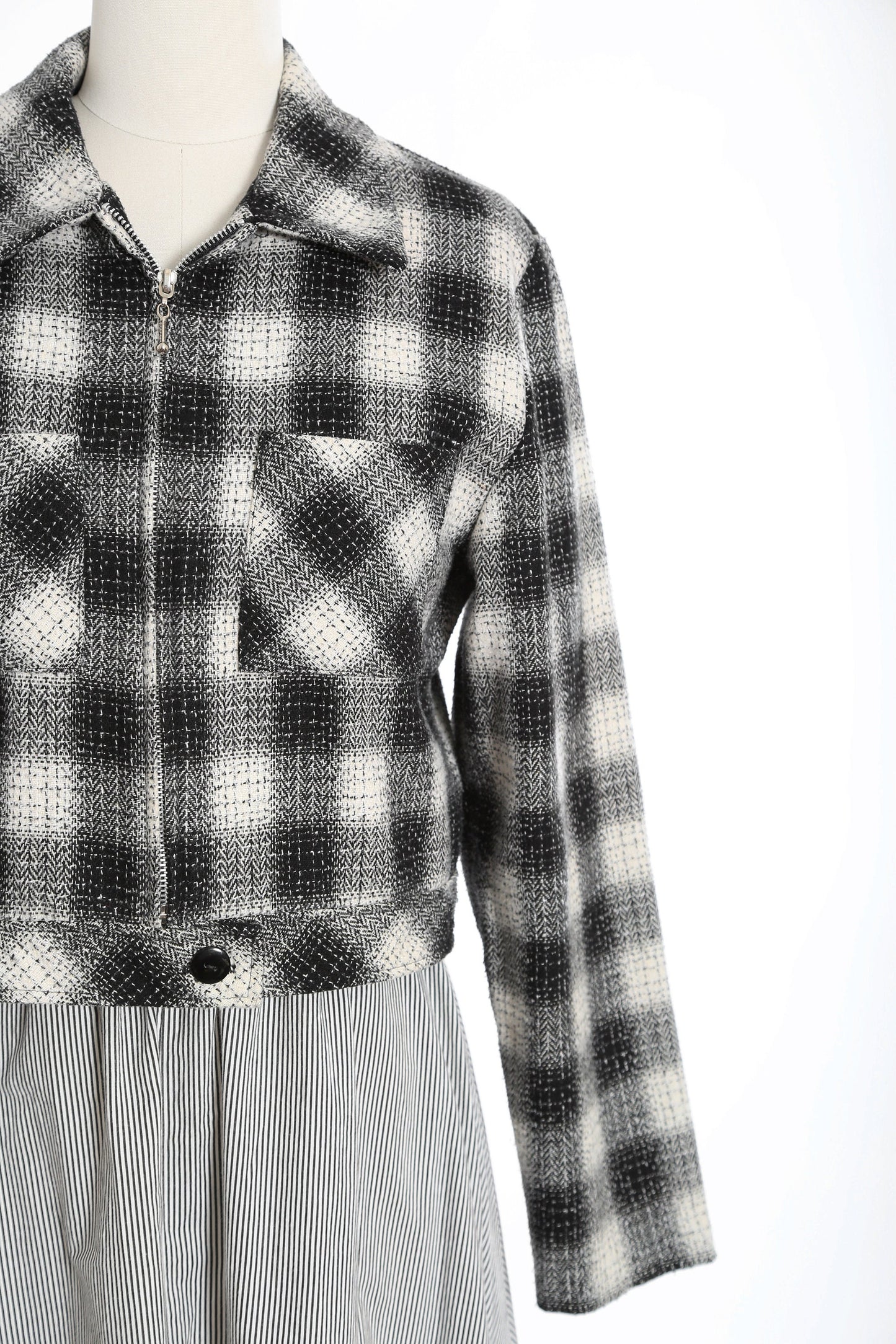 Vintage 90s NYCC black + white cropped woven plaid jacket